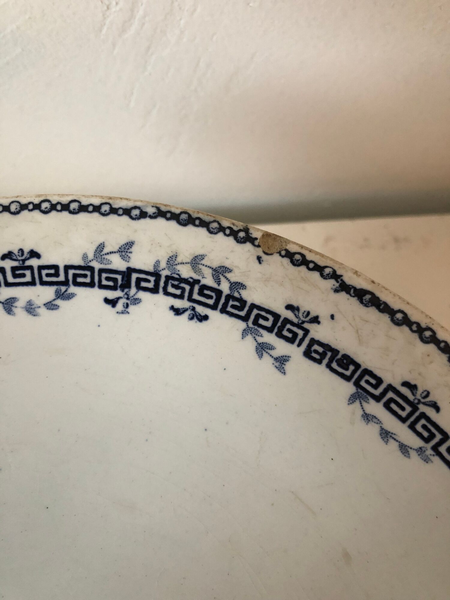Dish porcelain of Gien