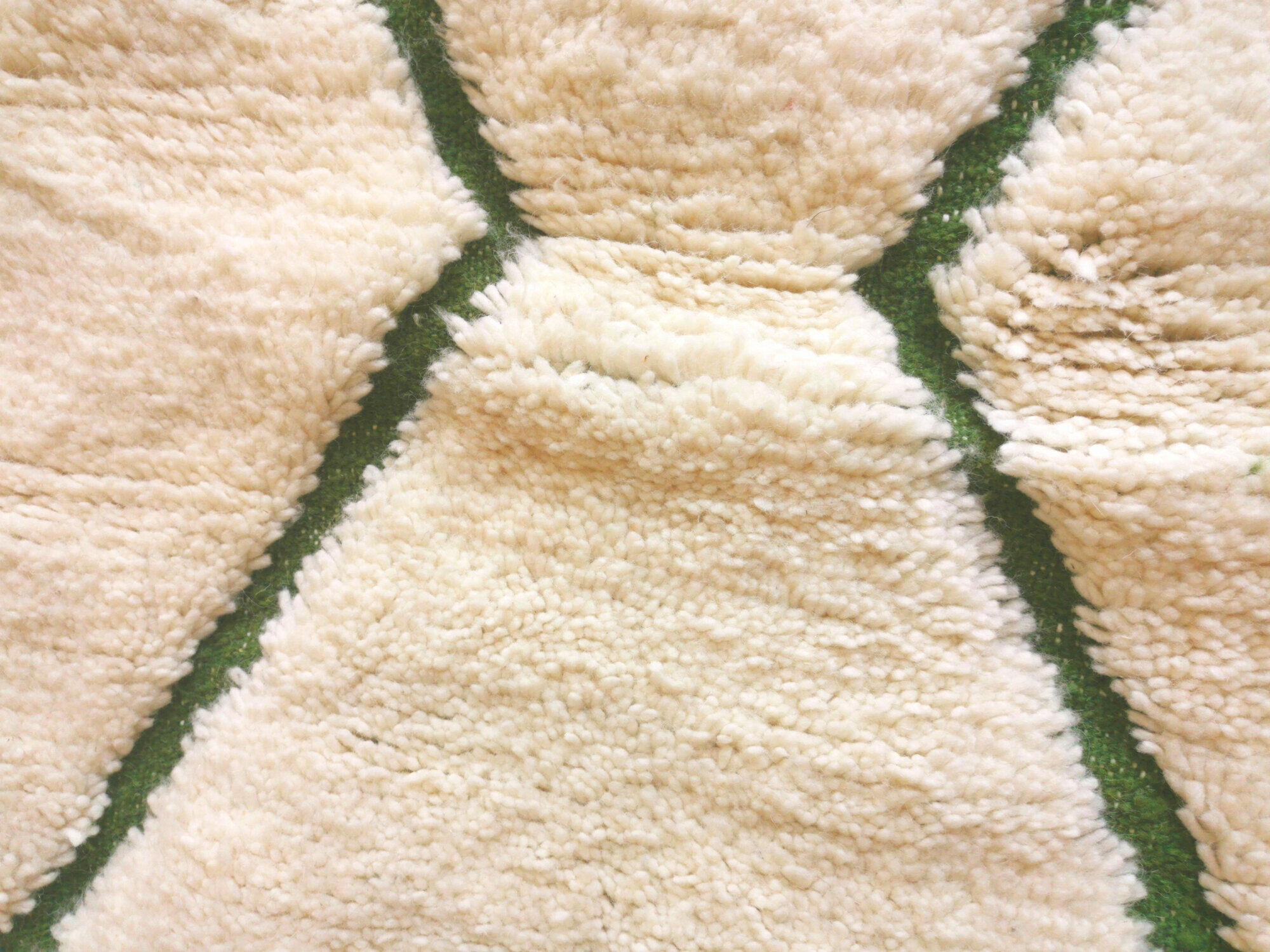 Magnificent Berber carpet Béni Ouarain green and white with diamonds and braided border