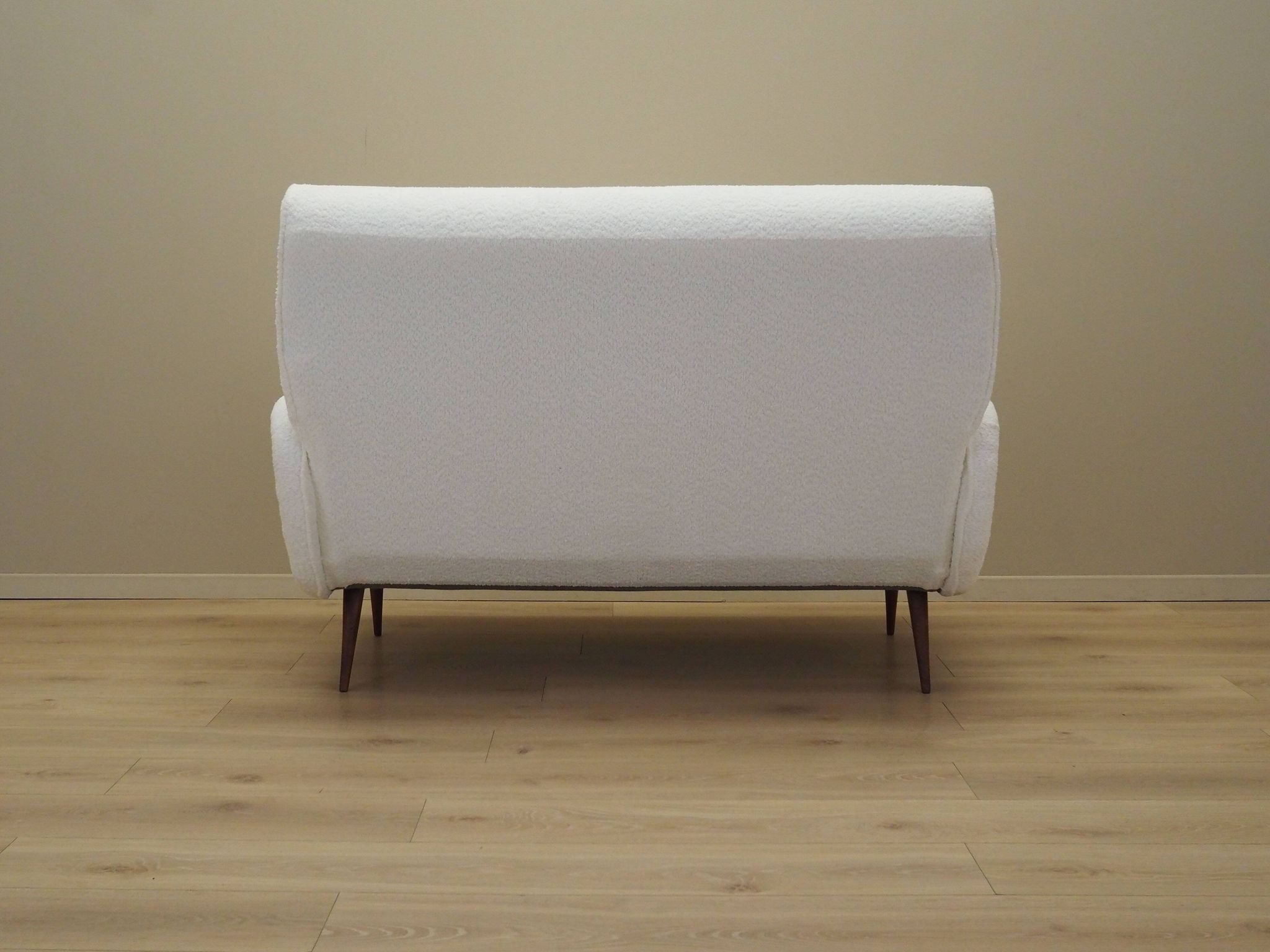 White sofa, Italian design, 1970s, production: Italy