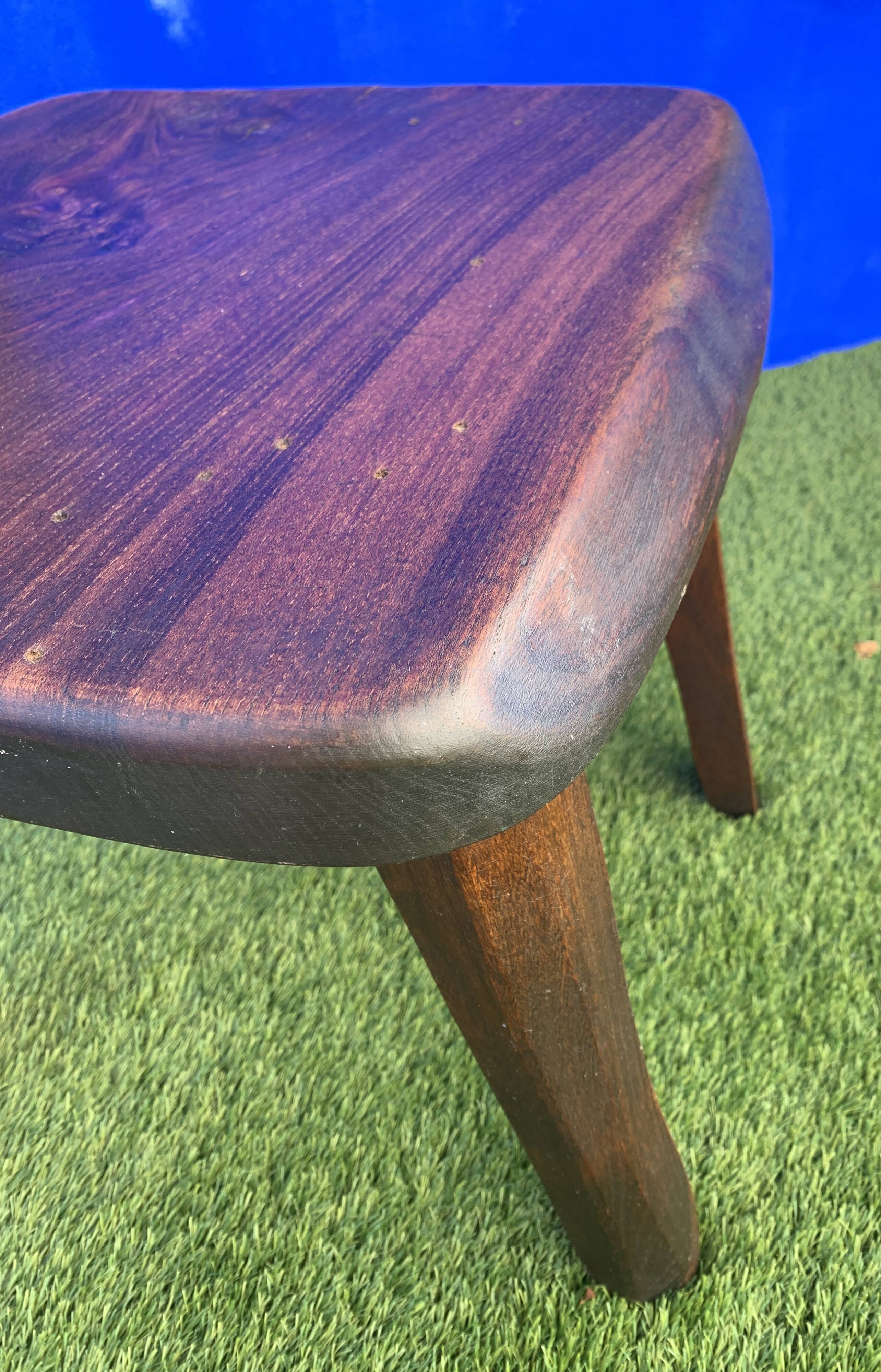 Pair of brutalist T-shaped chairs, solid Aranjou elm, design Olavi Hanninen, 1970