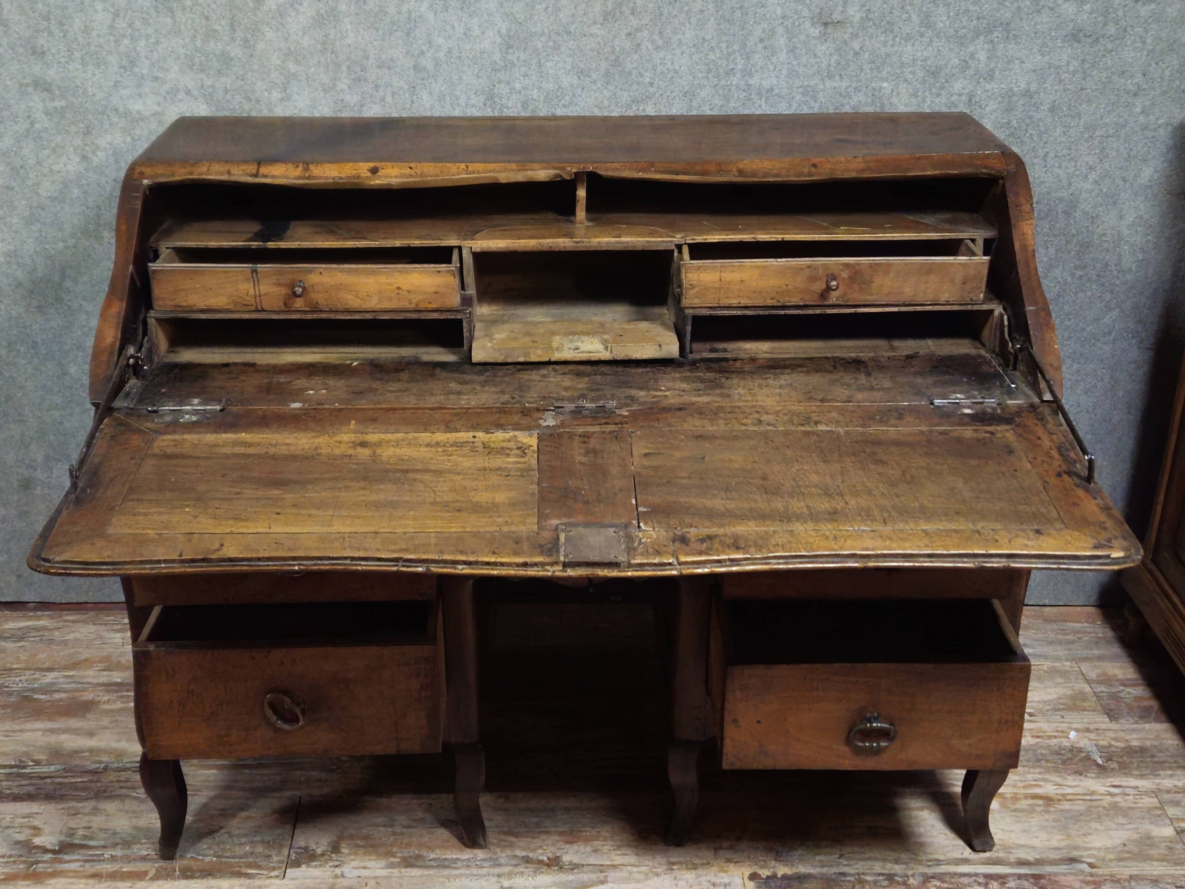 Antique curved secretary desk, Louis XV style, made of solid wood and marquetry.