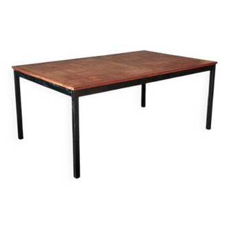 Table à manger en noter massif et métal peint