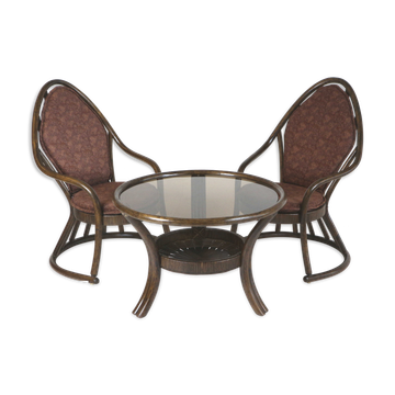 Ensemble vintage en rotin manou de 2 fauteuils et table avec plateau en verre fabriqué dans les années 1970
