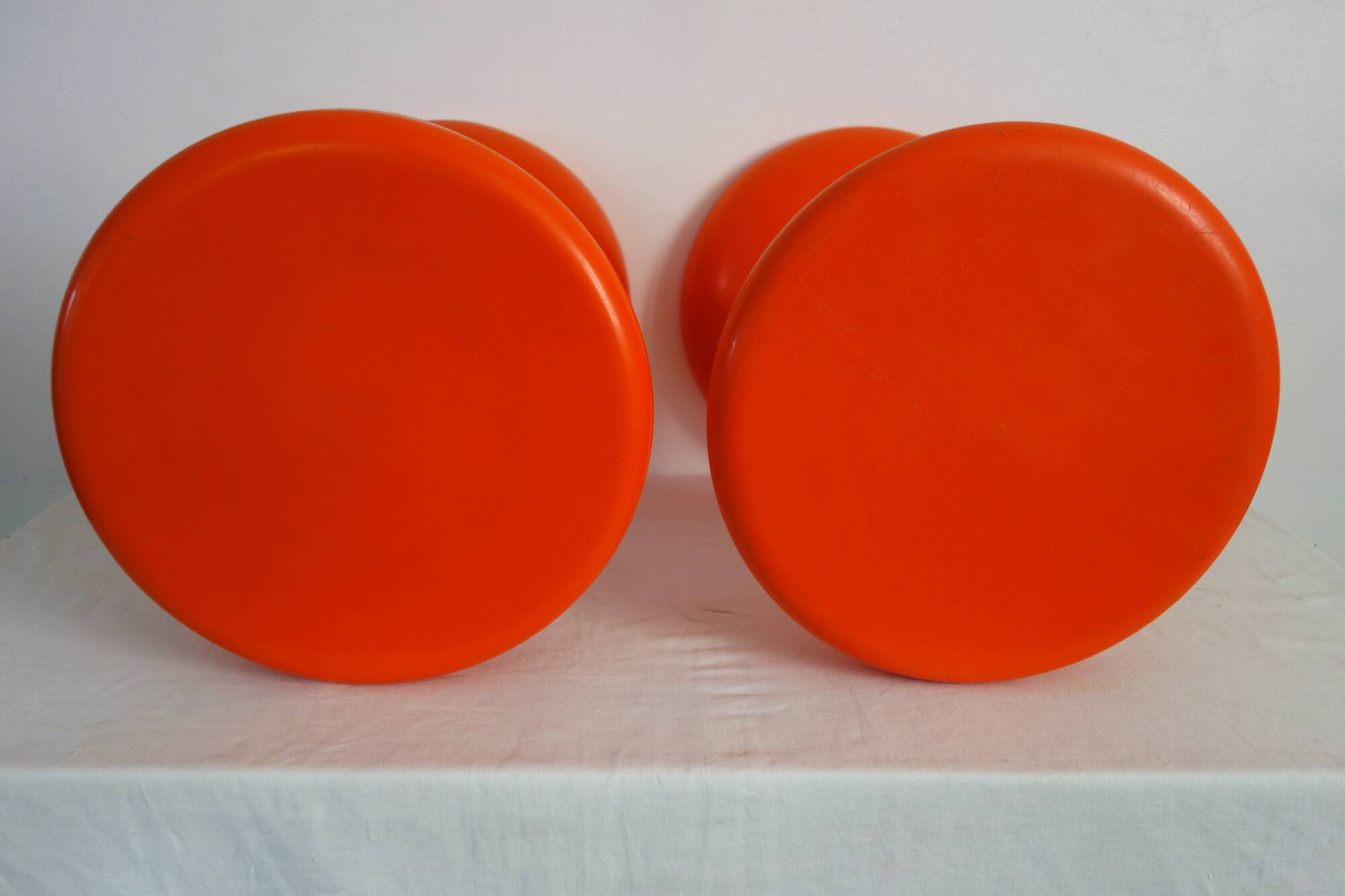 2 tabourets diabolo orange années 70