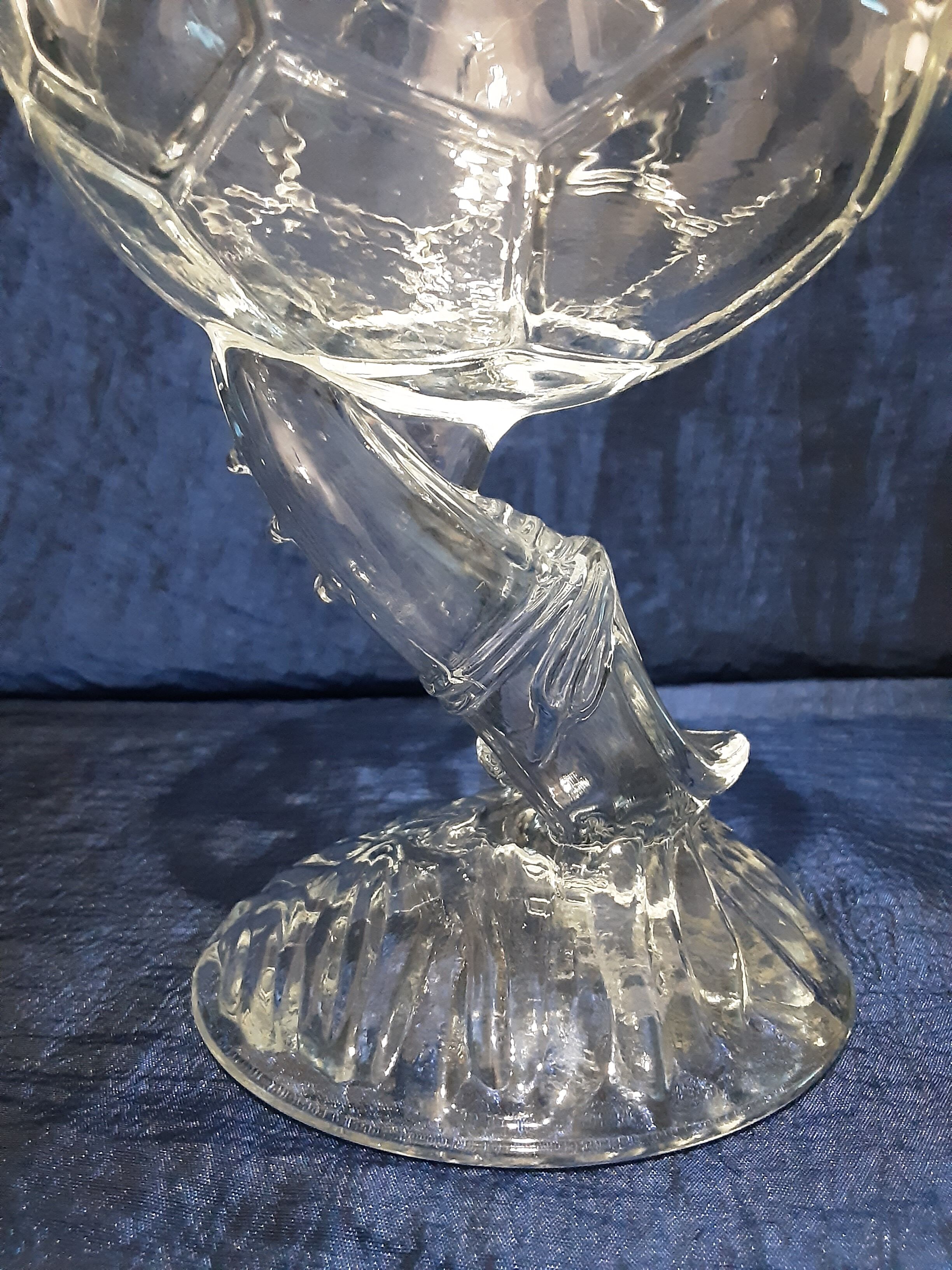 Pot with opaline lid