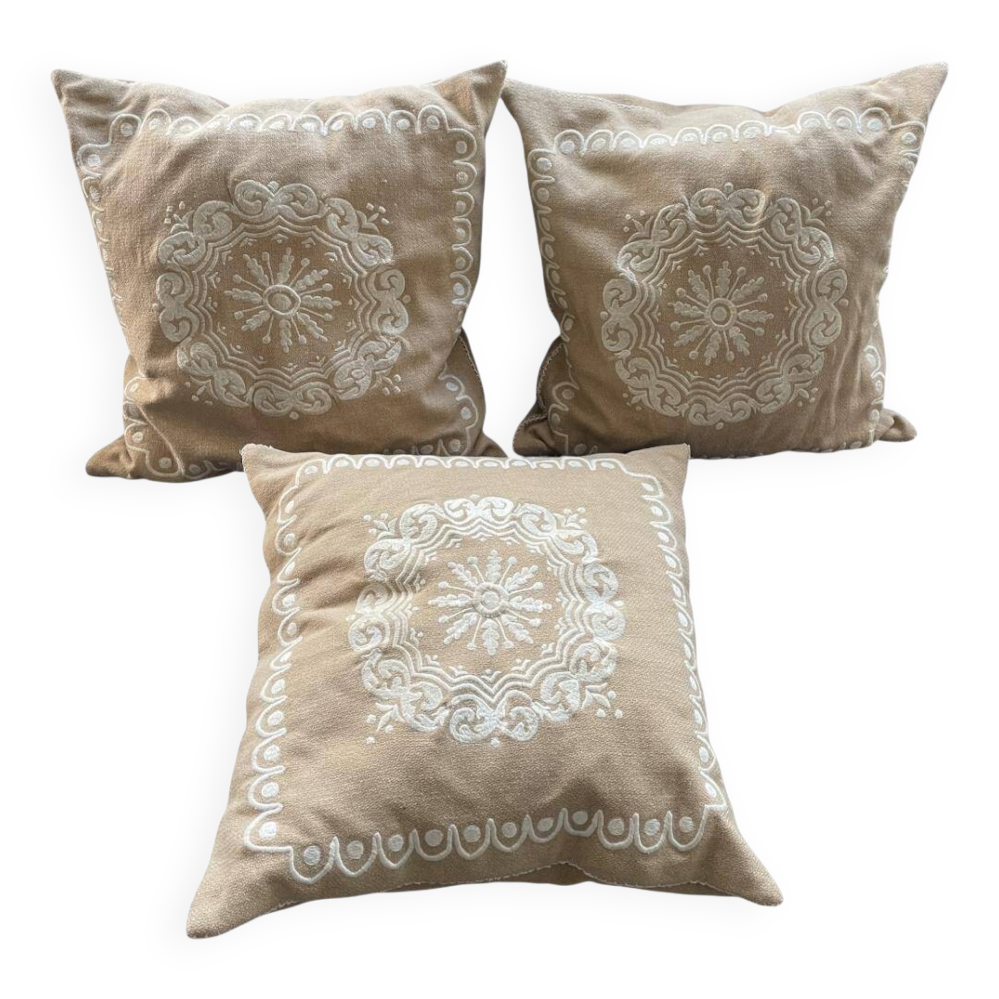 Coussin Pierre Frey Paris 40x40 laine brodée – garnissage plumes