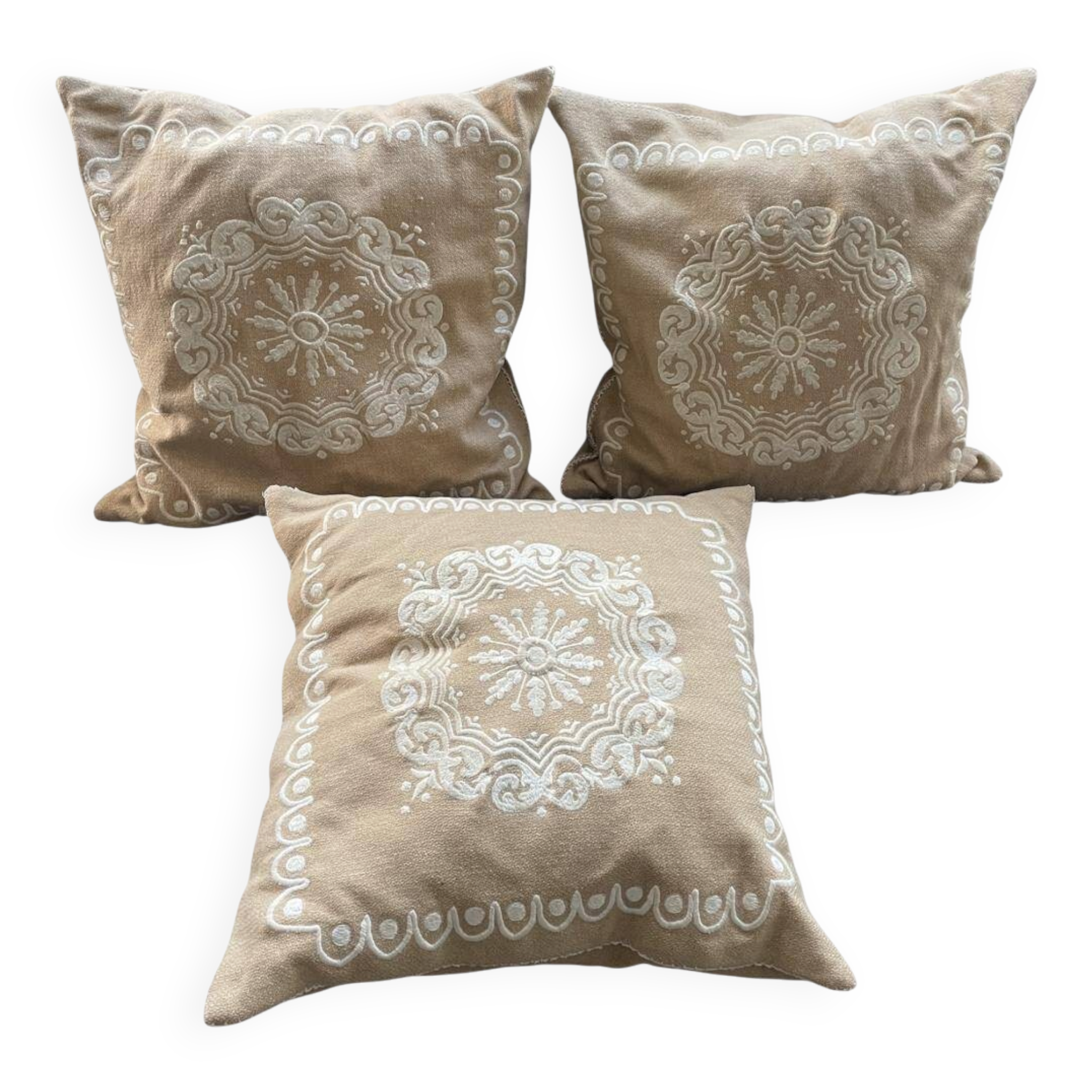 Coussin Pierre Frey Paris 40x40 laine brodée – garnissage plumes