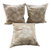 Coussin Pierre Frey Paris 40x40 laine brodée – garnissage plumes