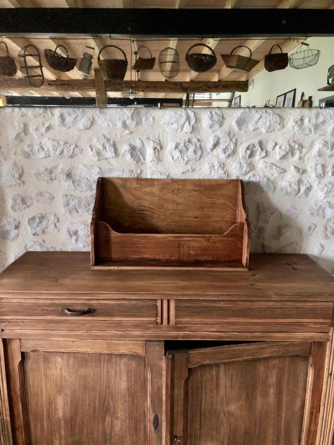 Renovated country shelf