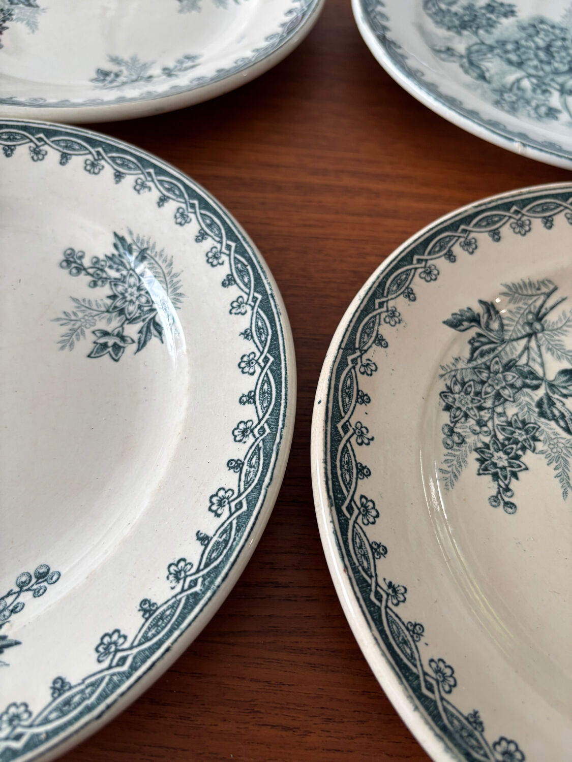 Saint-Amandinoise Margot dessert plates – Vintage iron earth fl