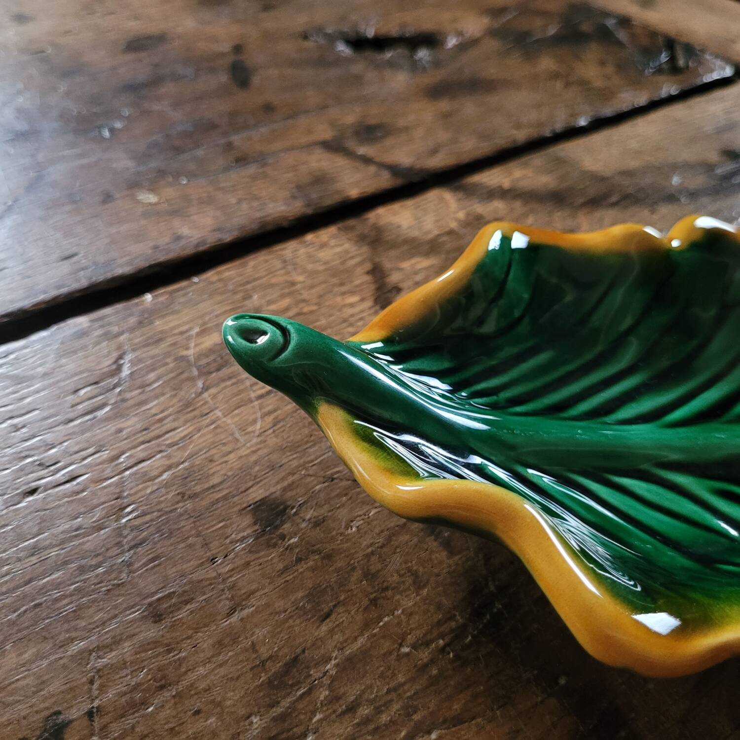 Enamelled ceramic leaf tray – Vintage design from the 1960s