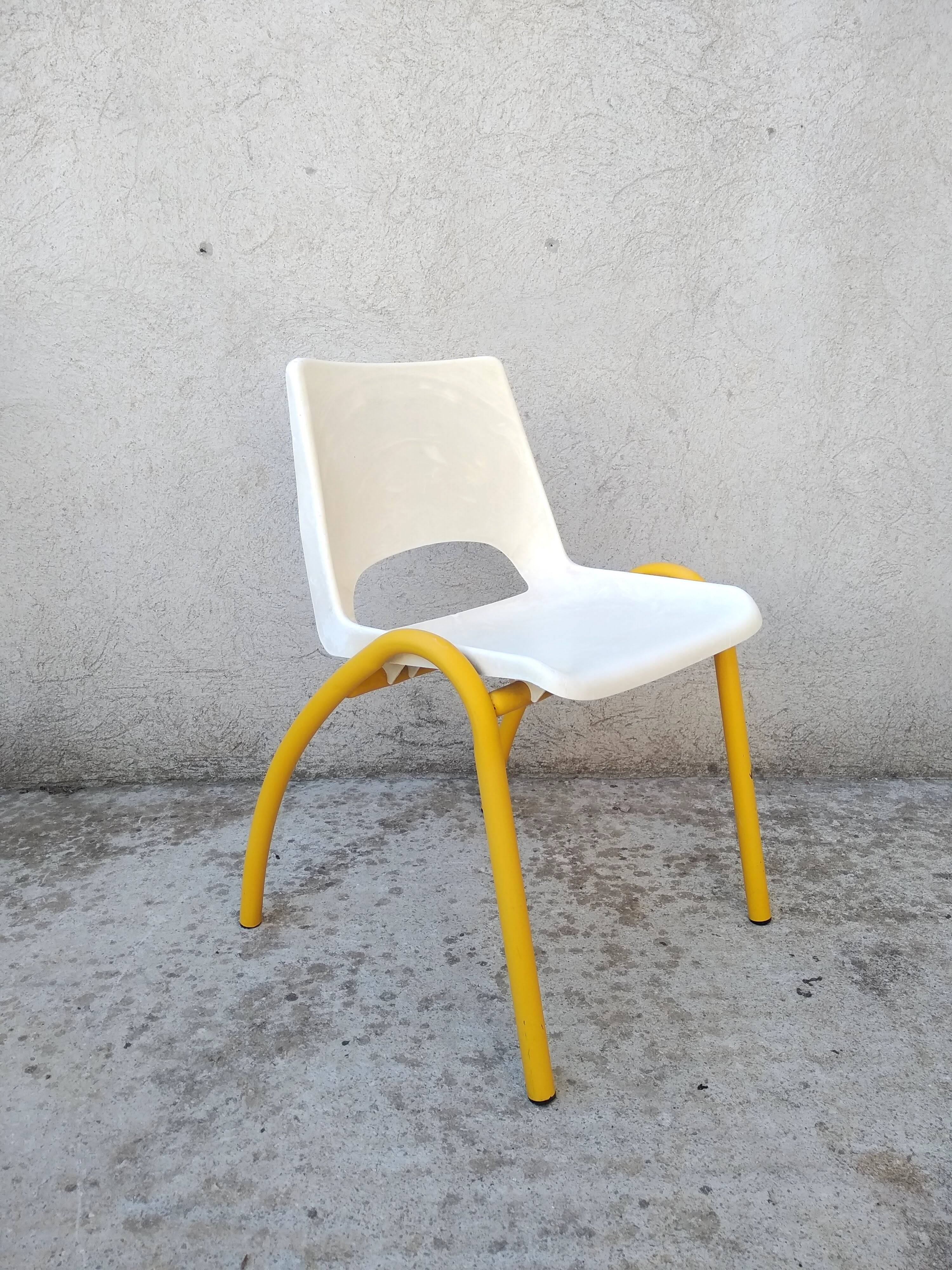 Chaise d'école vintage