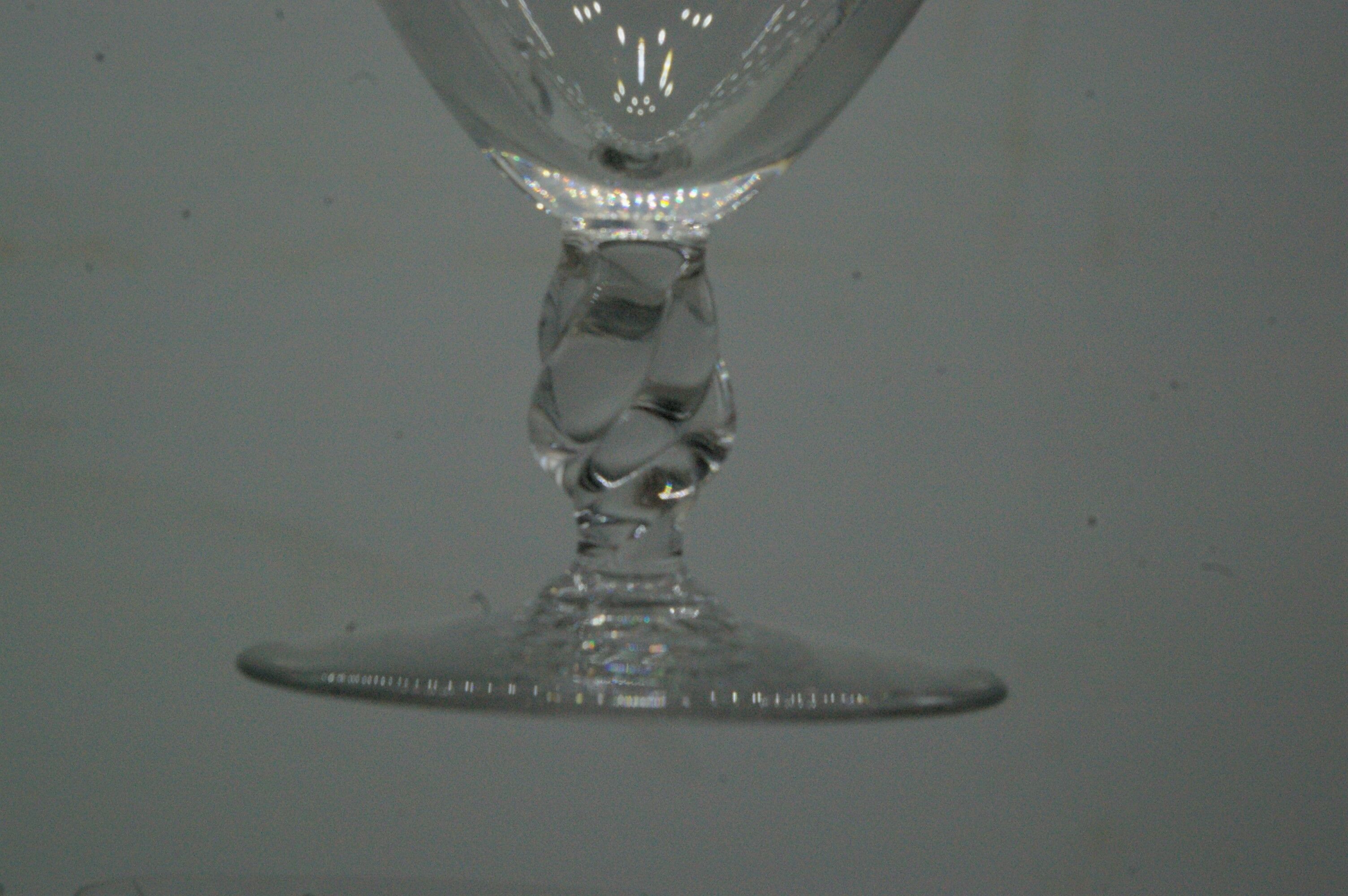 4 verres à vin  ou eau en cristal gravé
