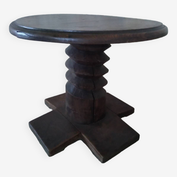 Table brutaliste