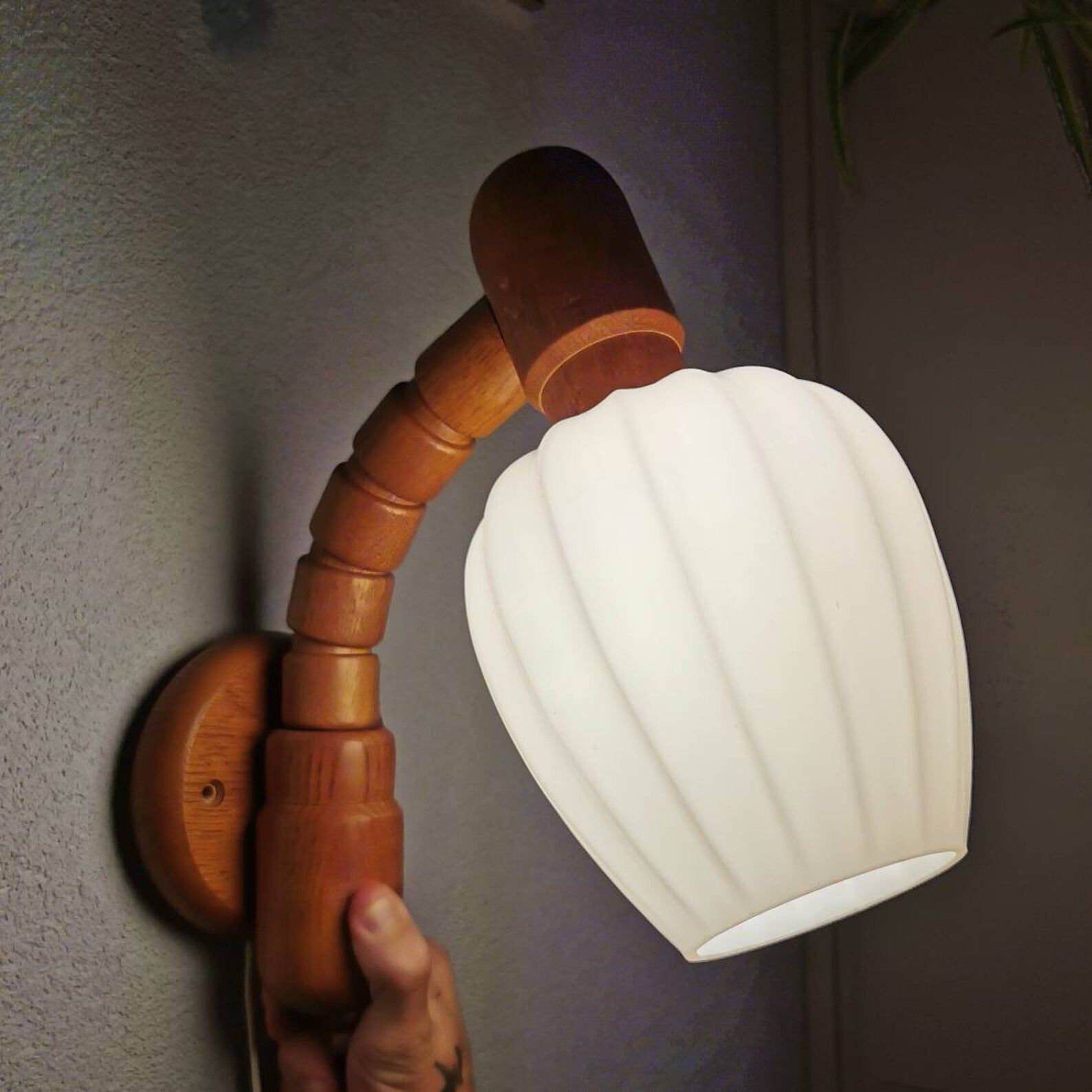 Apply with 1970 pleated glass blind