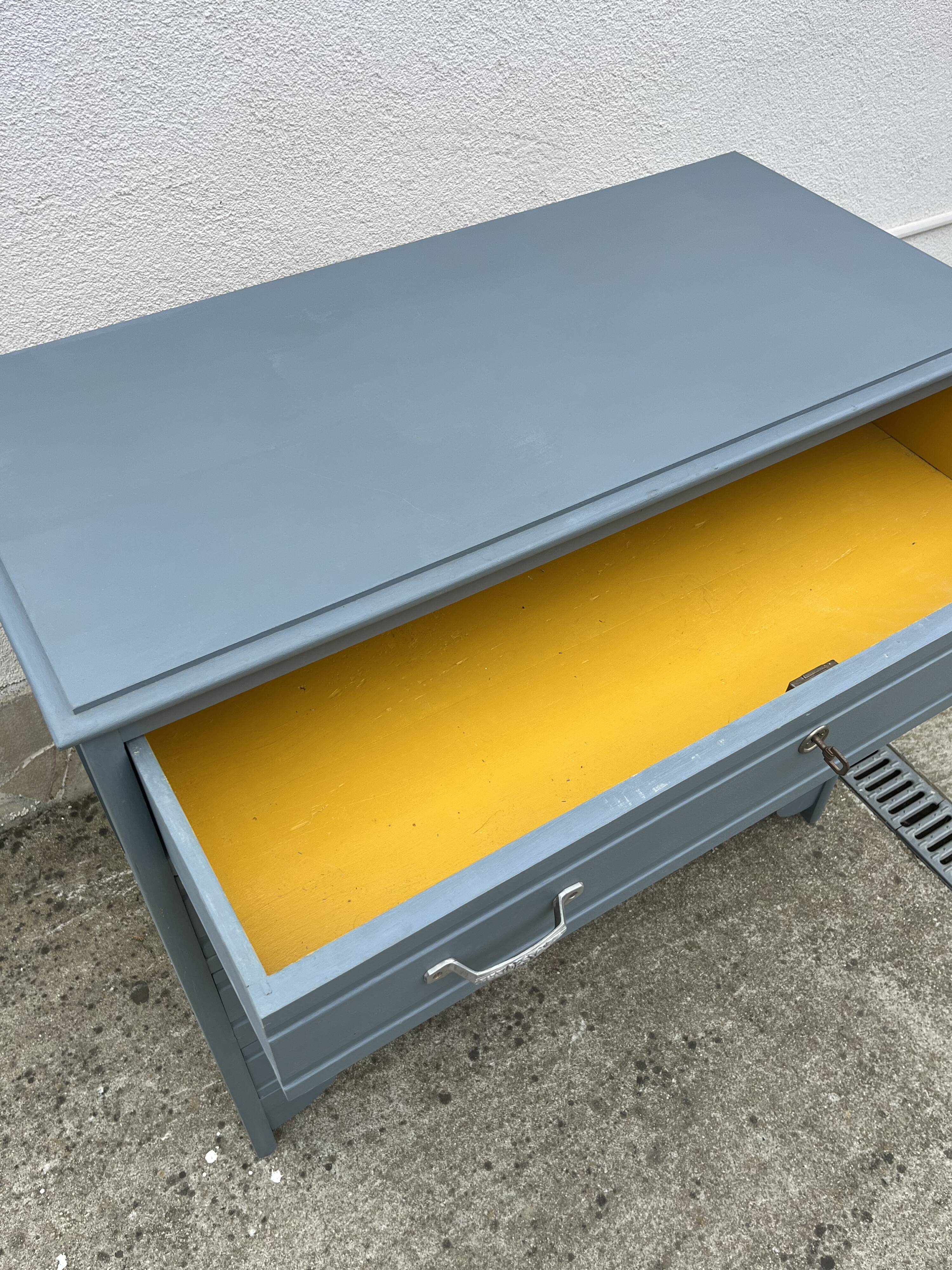 Vintage Art Deco chest of drawers