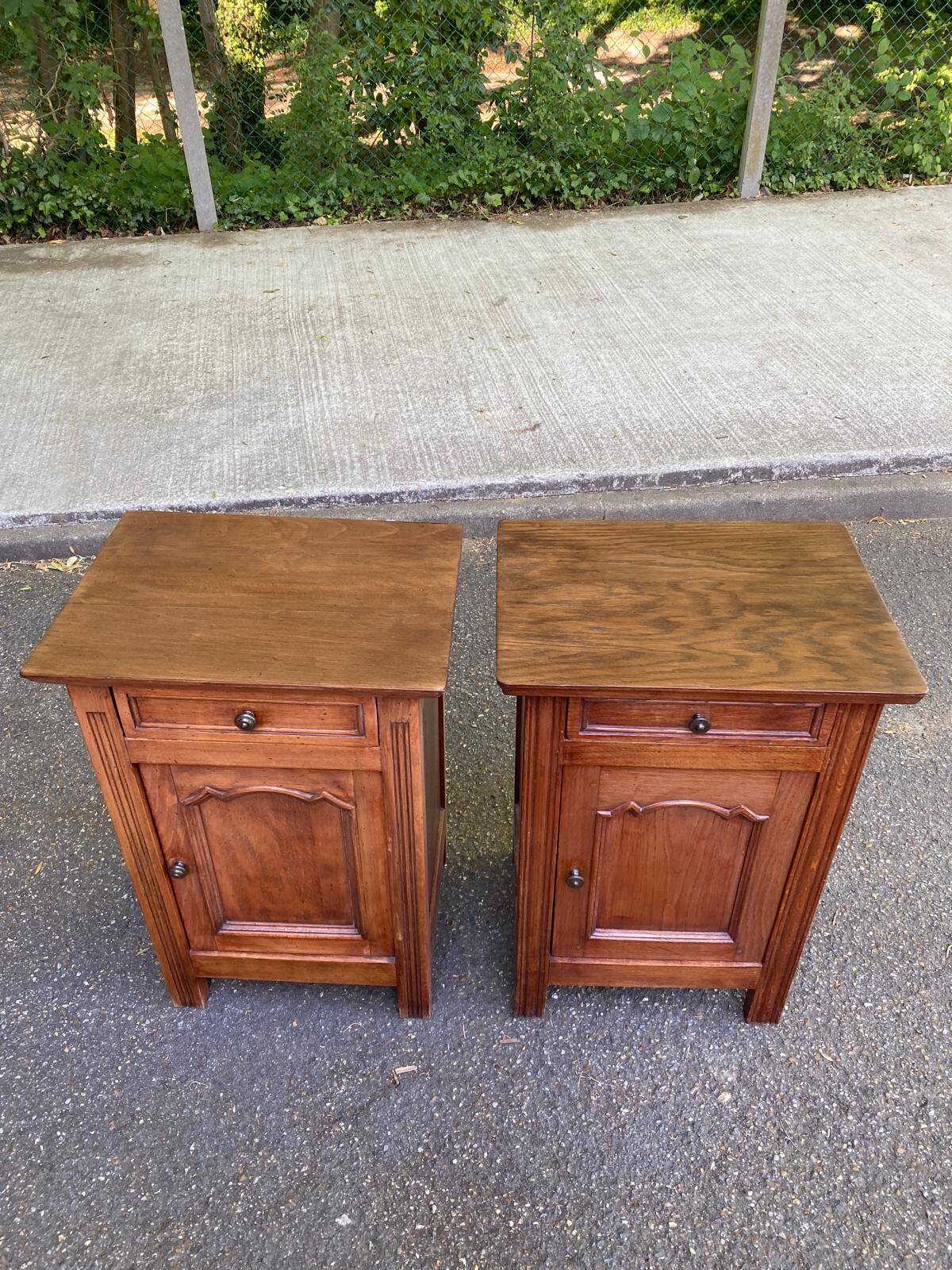 2 solid oak bedside tables signed Jean Laick Dol-de-Bretagne