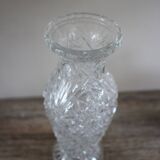 Structured glass vase with curved flowers