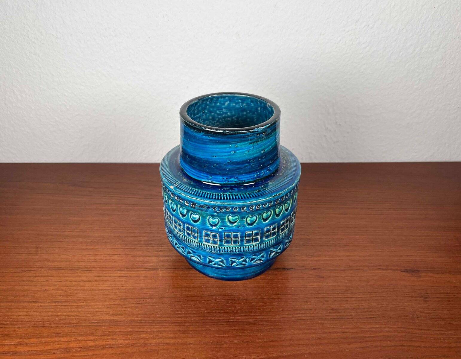Mid-century Italian pottery vase from the Rimini Blu studio by Aldo Londi for Bitossi, 1960s.
