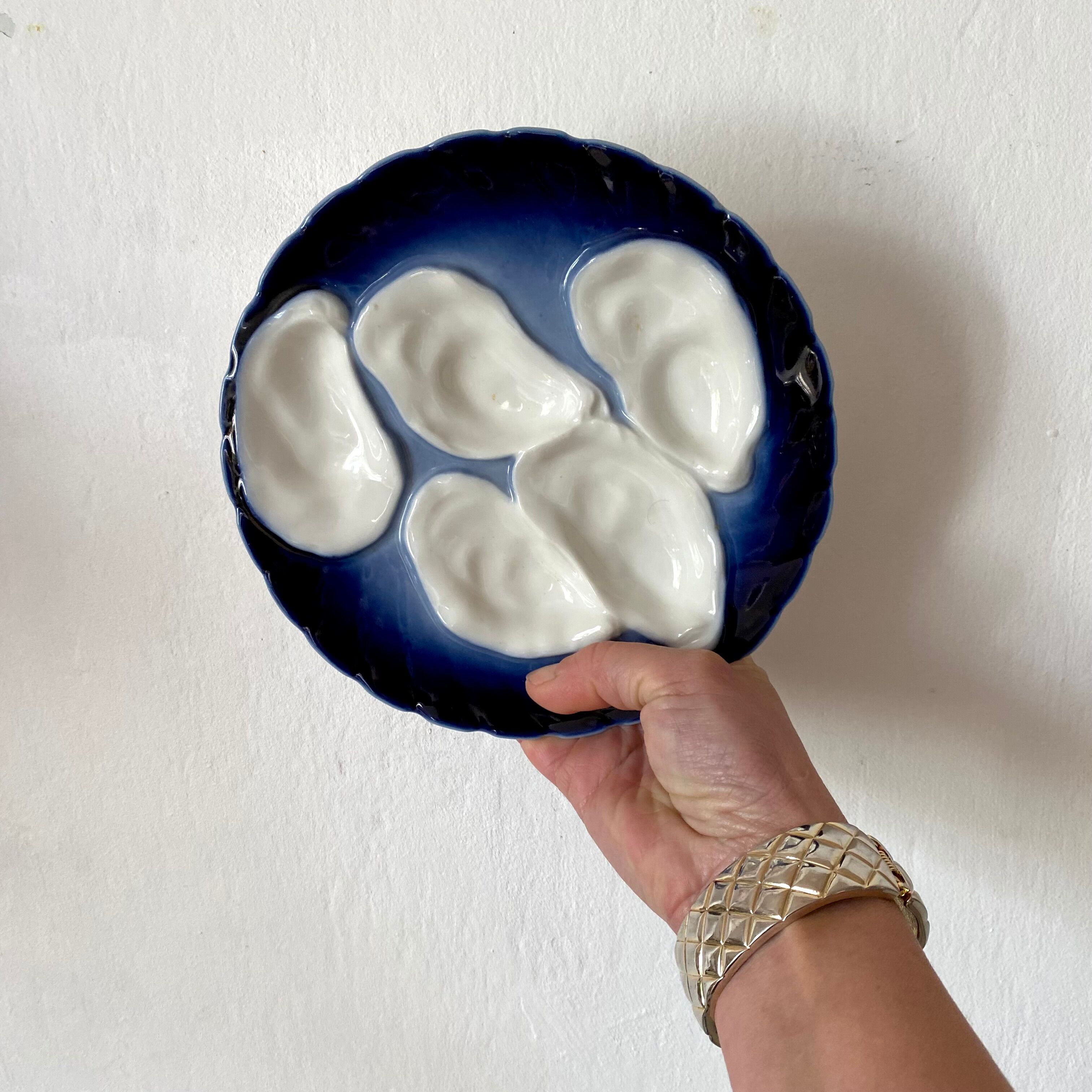 Porcelain oyster plates