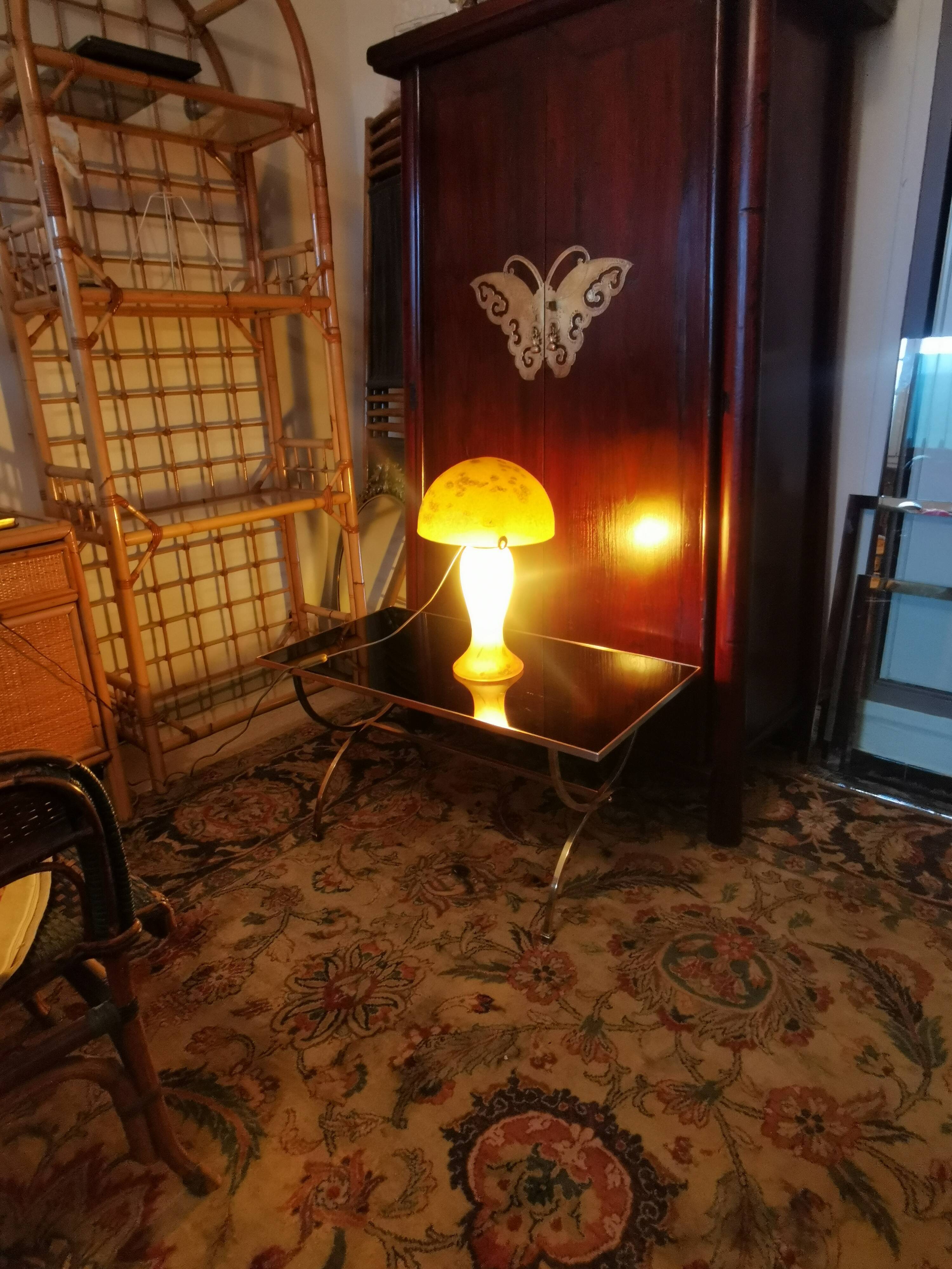 Lamp mushroom blown glass mouth