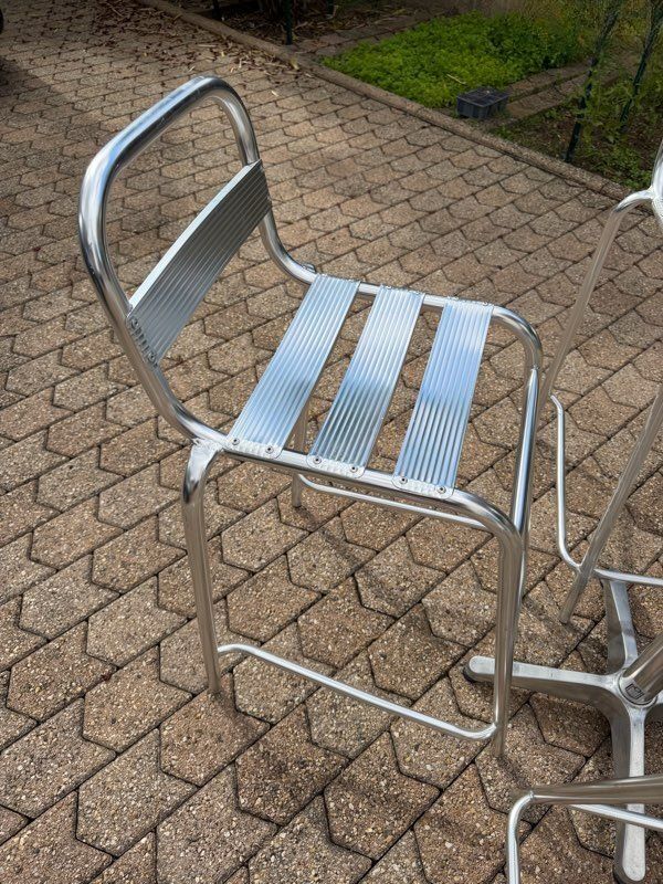 Table et 4 chaises rétro