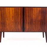 Commode en palissandre, conçue par Gunni Omann, Danemark, années 1960. D'après r