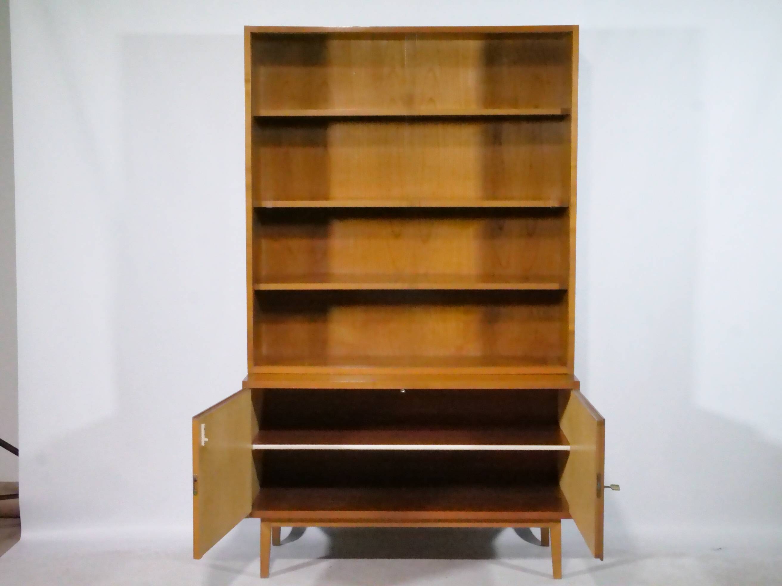 Buffet vitrine vintage en bois de cerisier, commode vintage, 1960