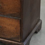 Secrétaire en chêne anglais ancien du début du XVIIIe siècle