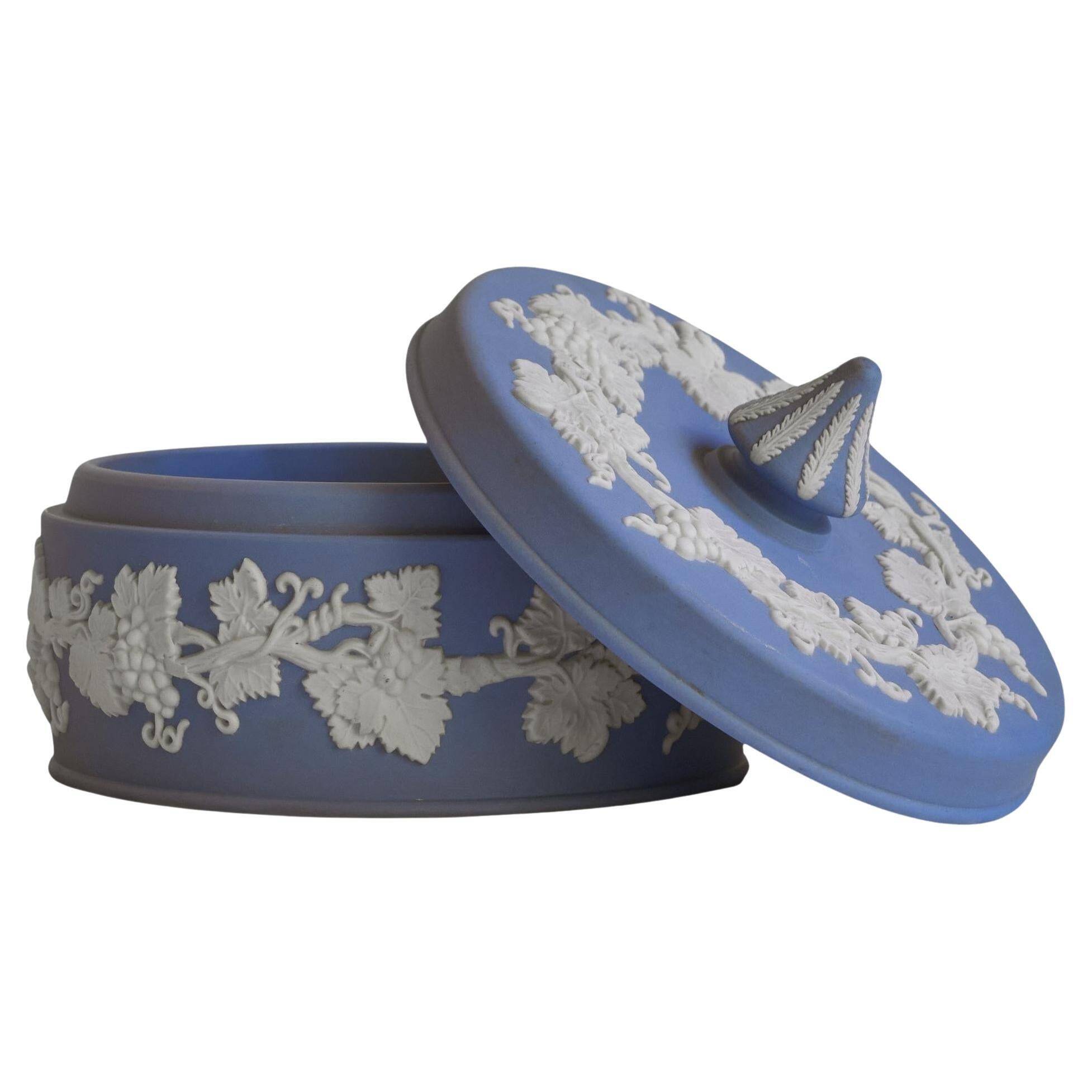 Wedgwood jasper box with lid