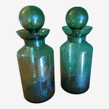 2 pots en verre anciens à pharmacie décor orientaliste