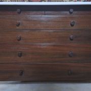 Commode italienne du milieu du siècle en acajou et marbre, années 1960