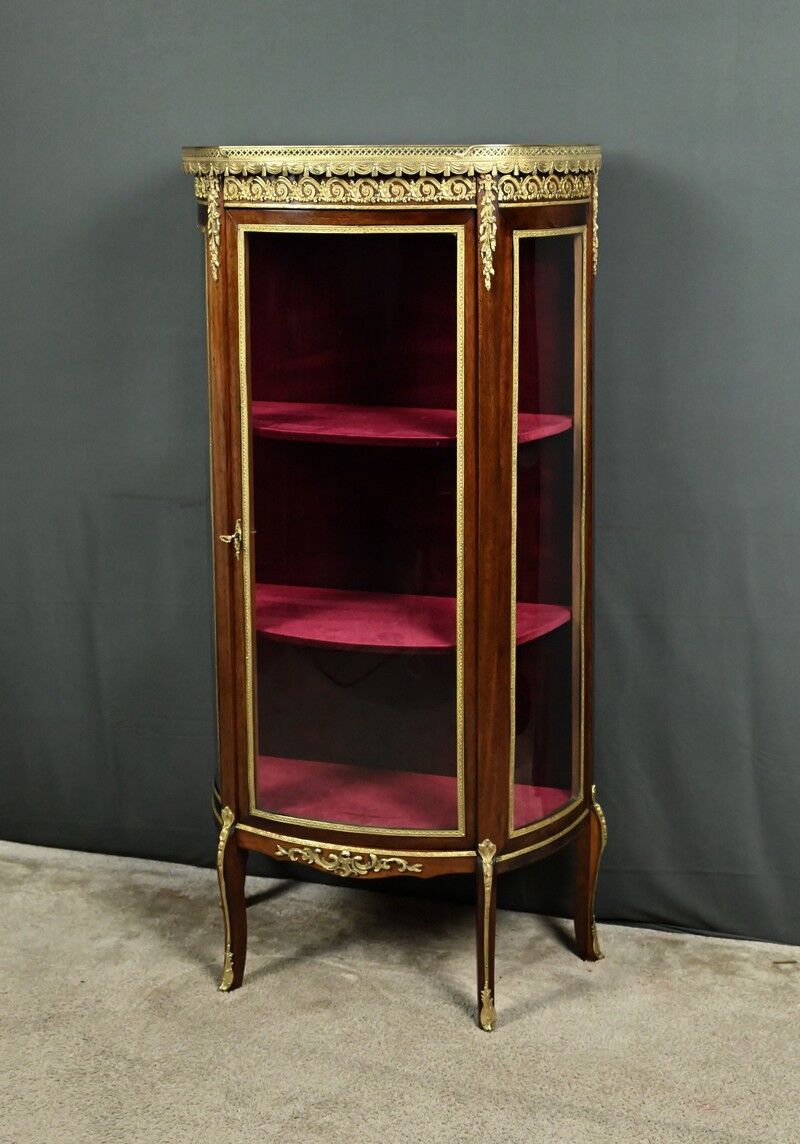 Small mahogany display cabinet, Louis XV to Louis XVI transition style – early 20th century.