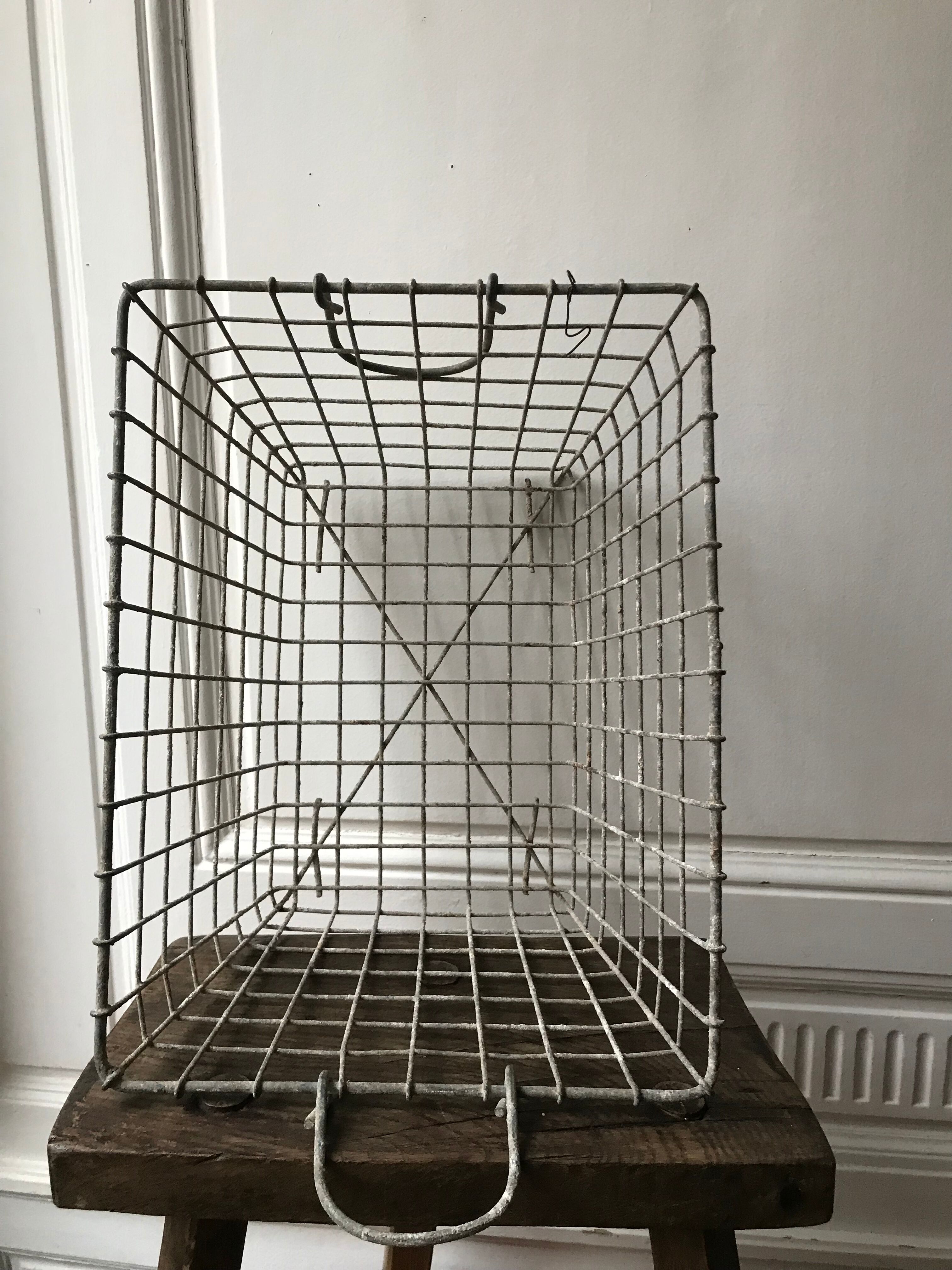 Panière metal patinée