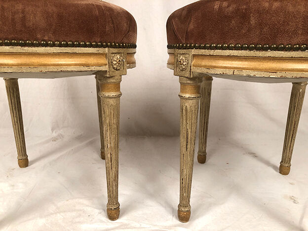 Paire de chaises à dossier montgolfière de style Louis XVI