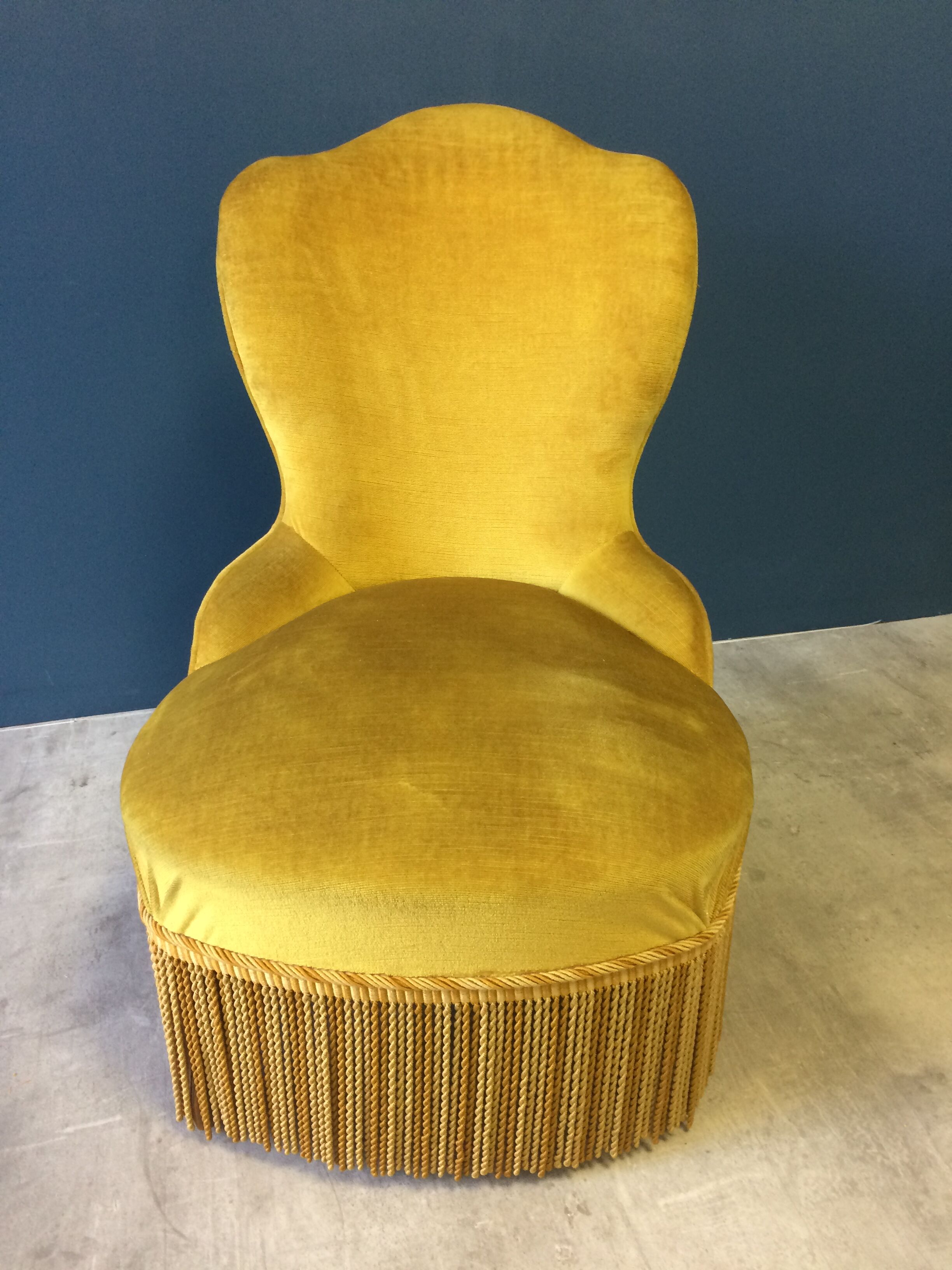 Set of 2 old gold toad armchairs