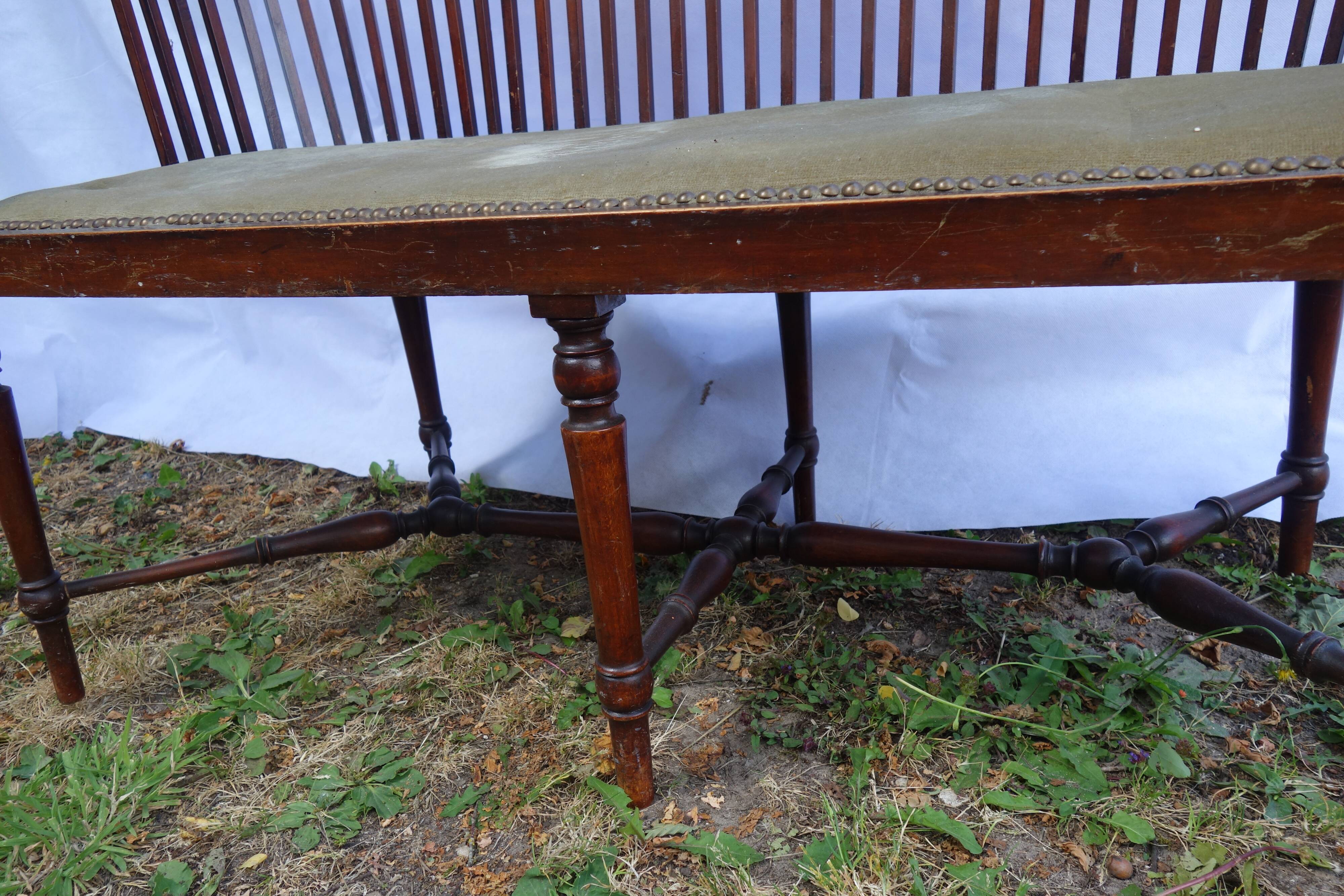 Old seat and 2 armchairs
