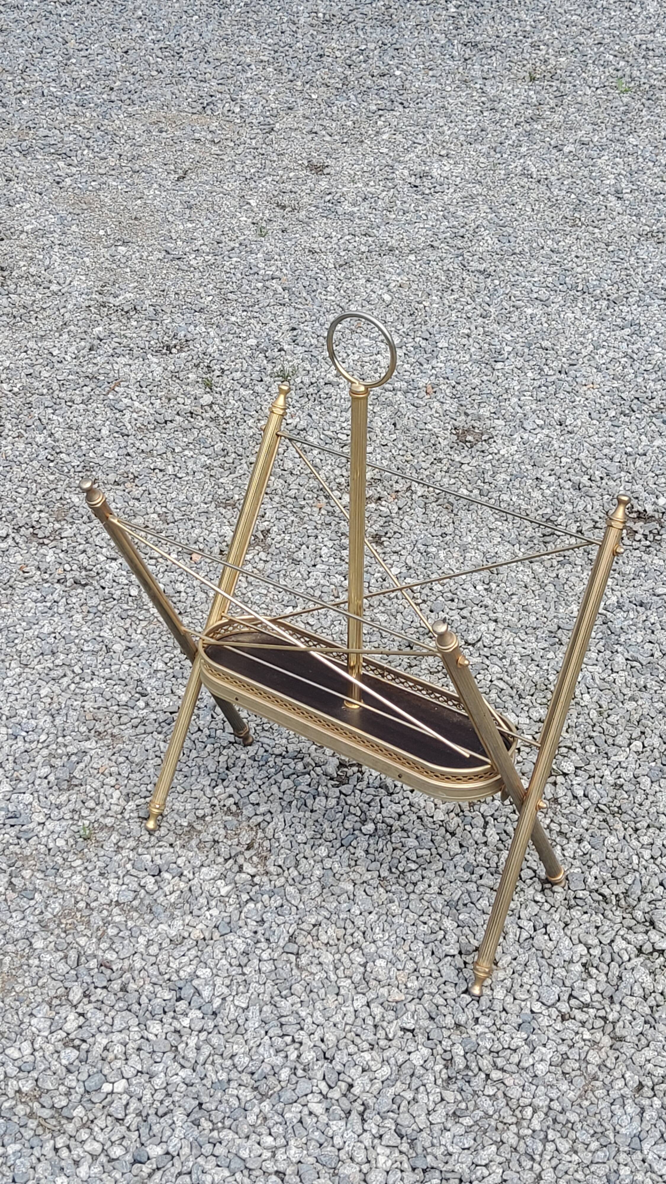 Vintage magazine rack from the 60s in neo-classical style in gold metal and mahogany