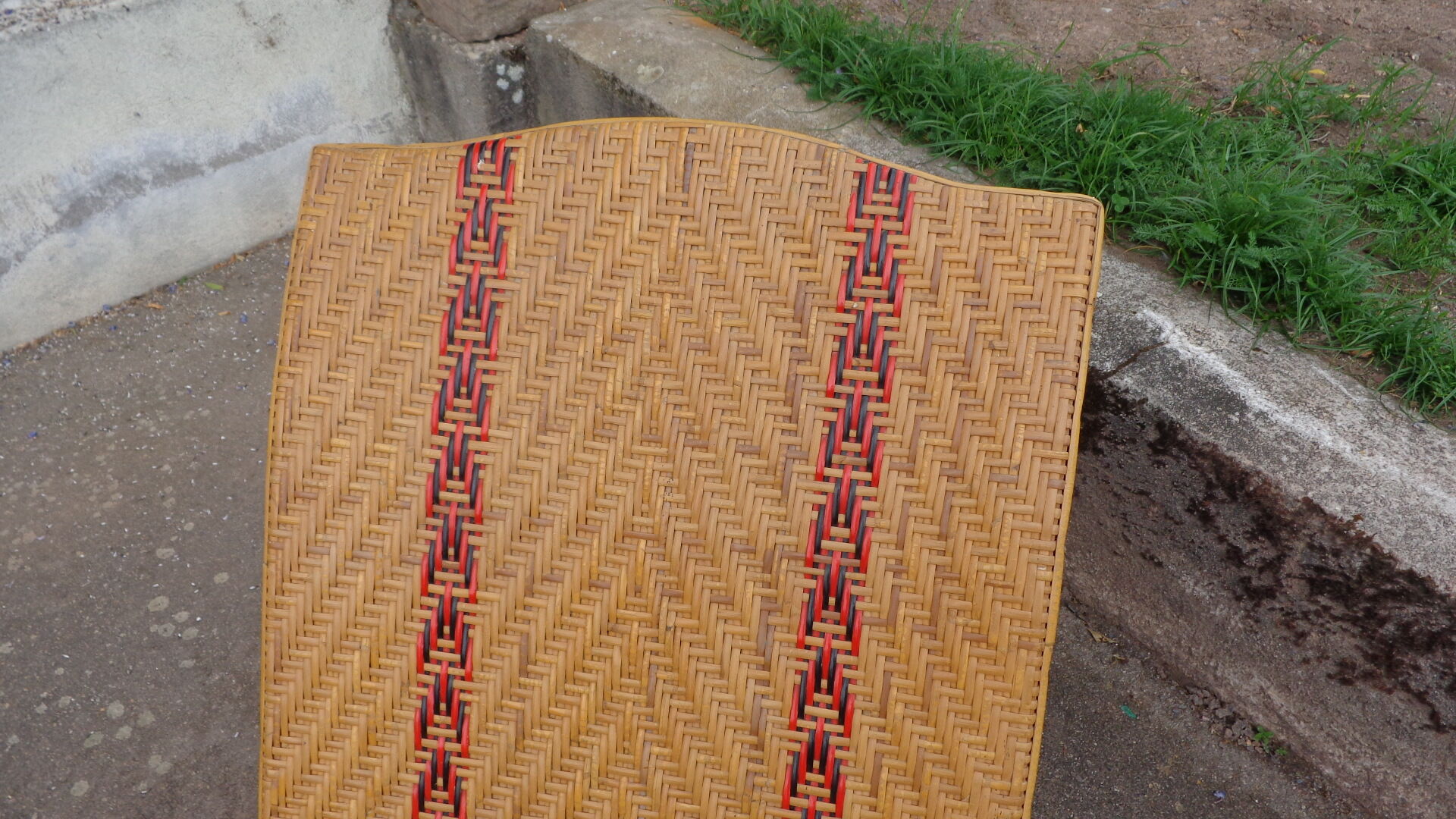 Wicker chaise longue