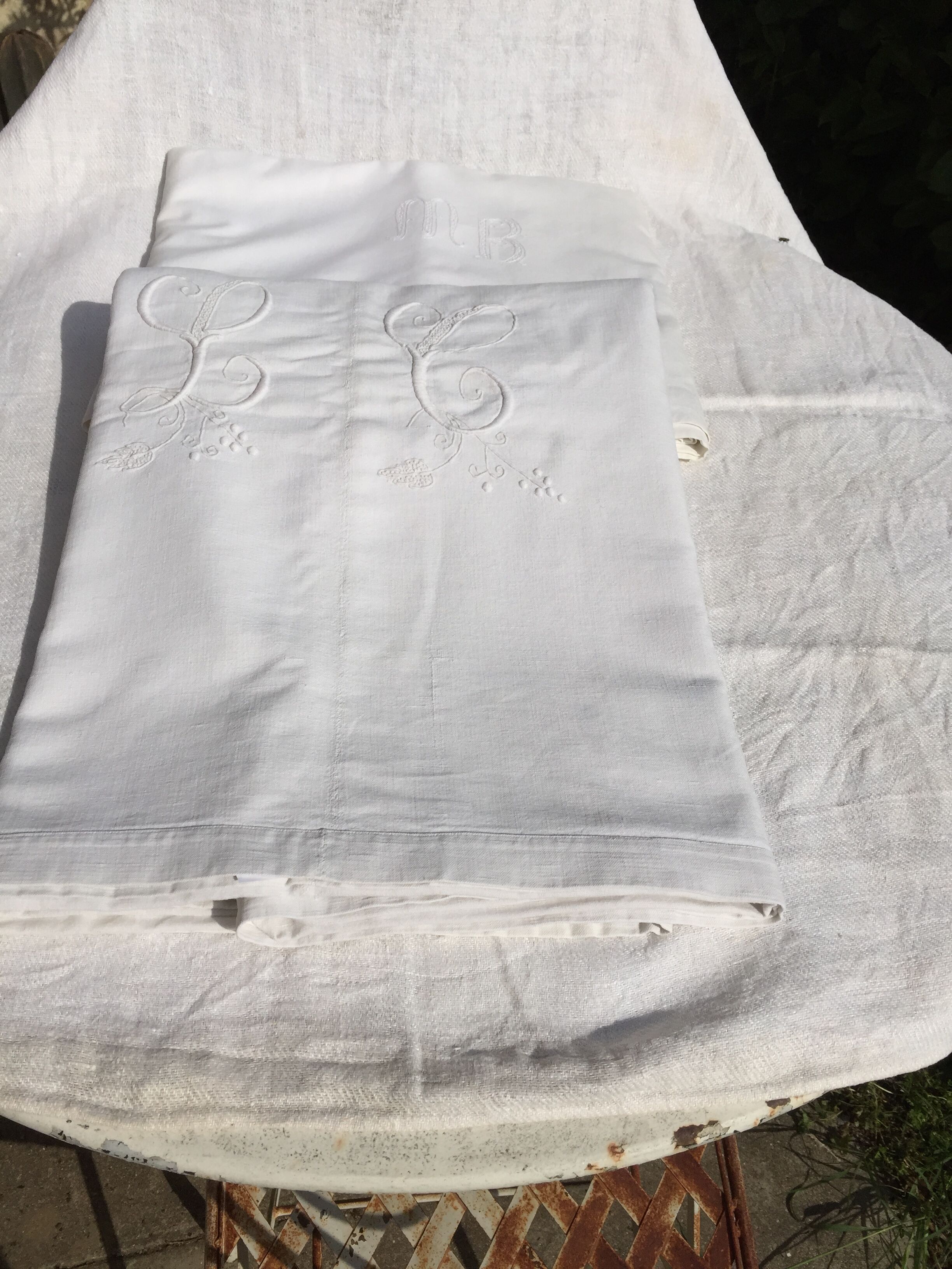 Set of sheets monogram