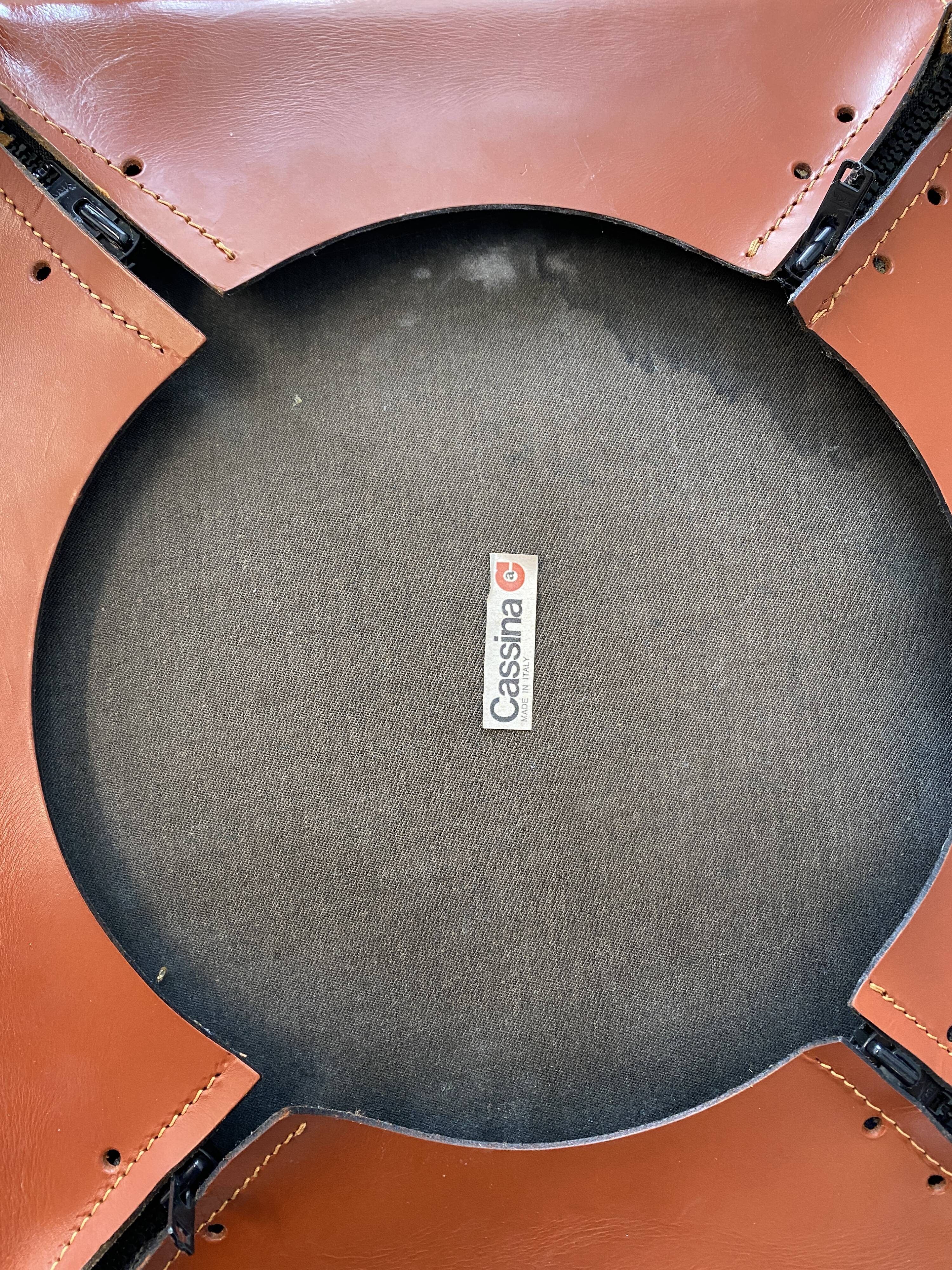 2 chairs model 412 Mario Bellini