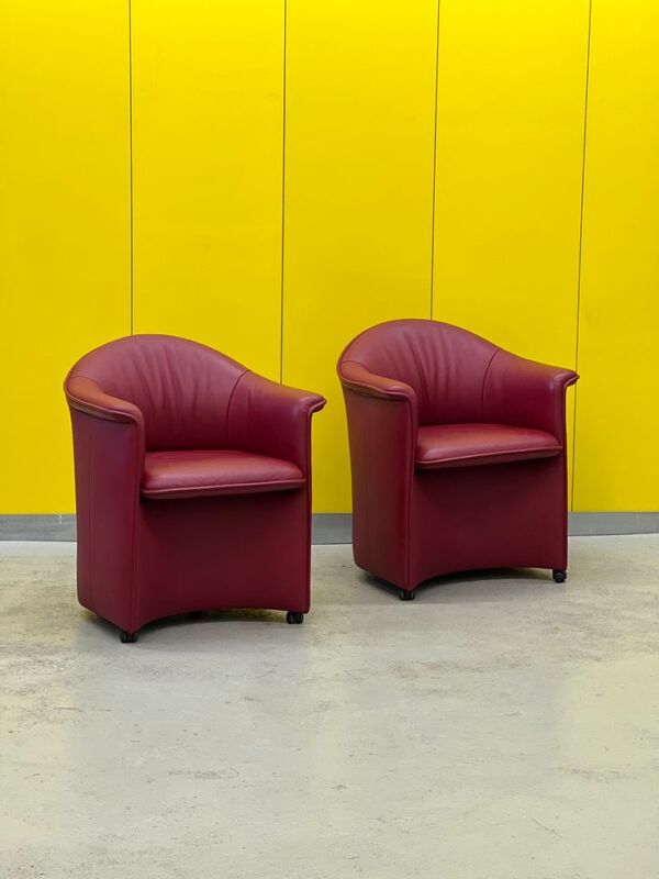 Fauteuil à roulettes en cuir rouge, maison de sede. (prix pour un)