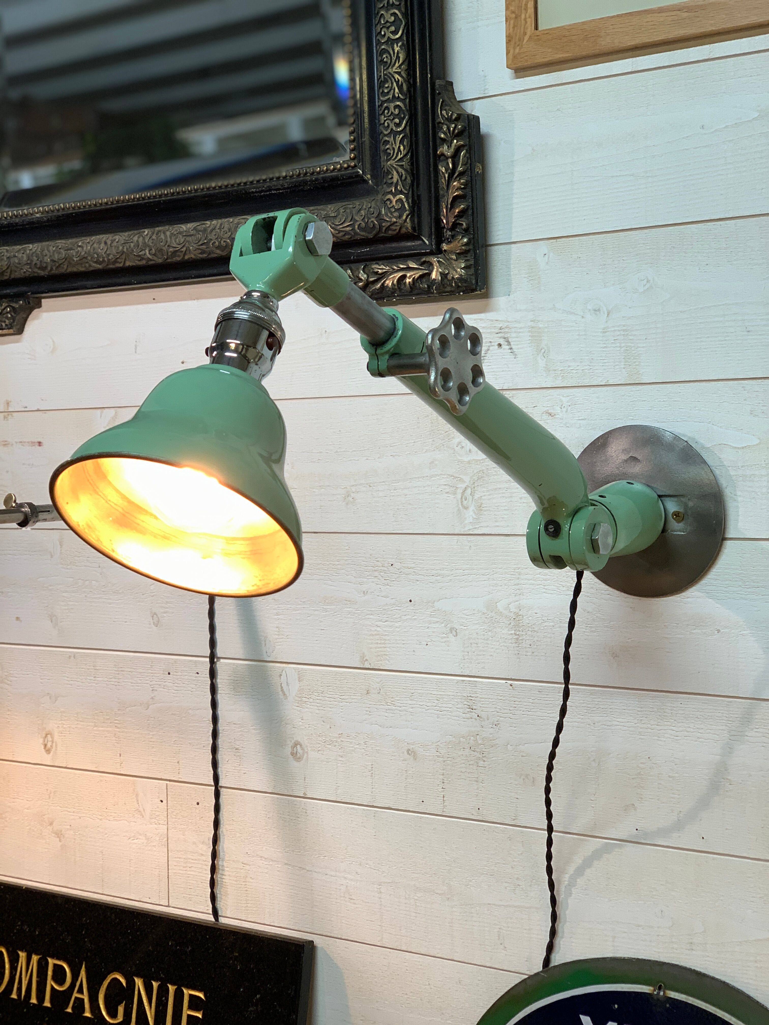 Former telescopic green medical lamp 1940