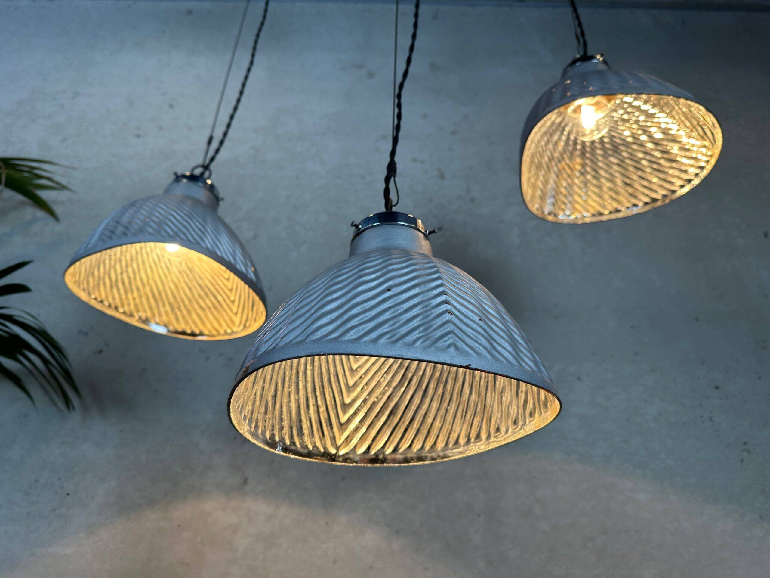 3 suspensions antiques – Helioray