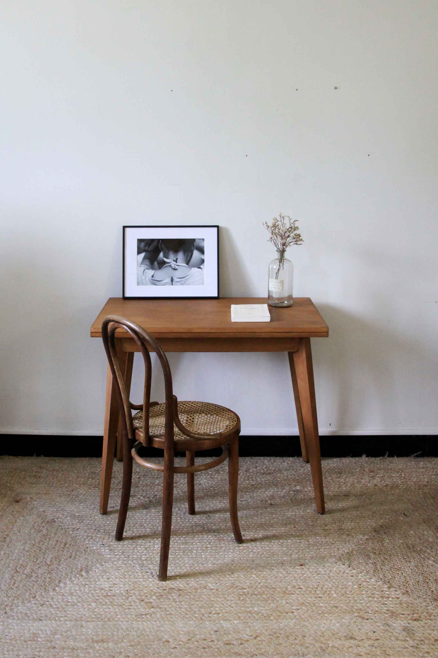 Scandinavian-style system table