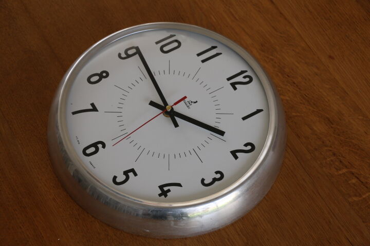 Horloge murale JAZ ronde acier 1960