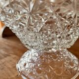 Coupe sur pied ancienne en verre ciselé