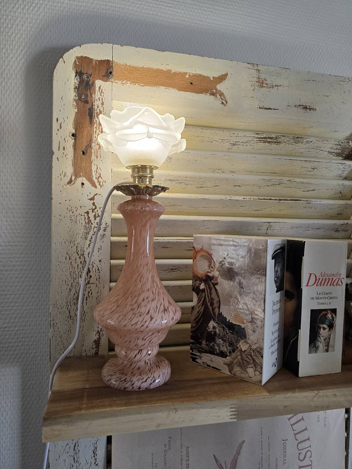 Clichy glass table lamp with pâte de verre rose.