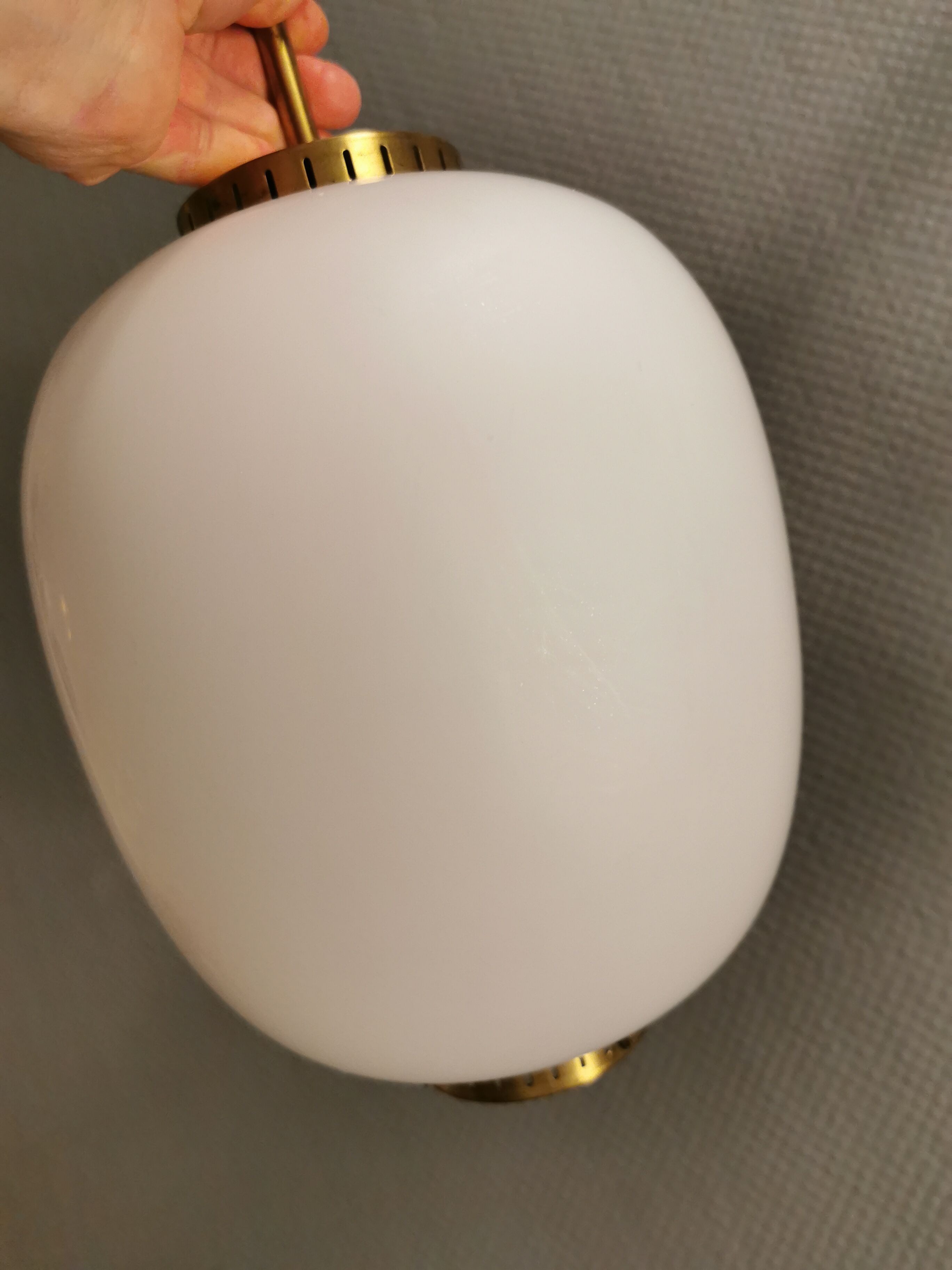 Suspension en porcelaine en verre opale blanc, conçu par Bent Karlby pour Danish Lyfa dans les années 1960-1970