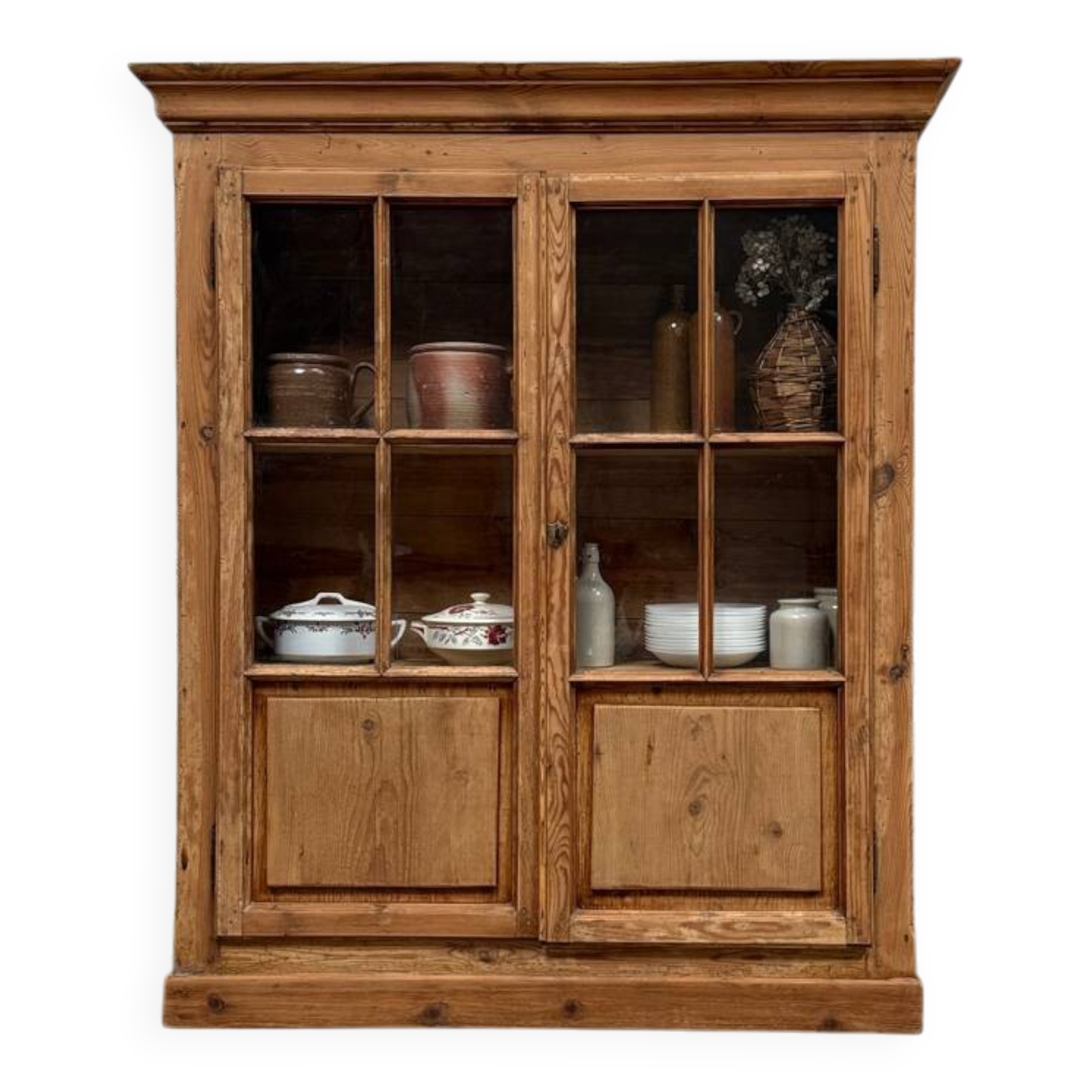 Chic display cabinet in pine (renovated)